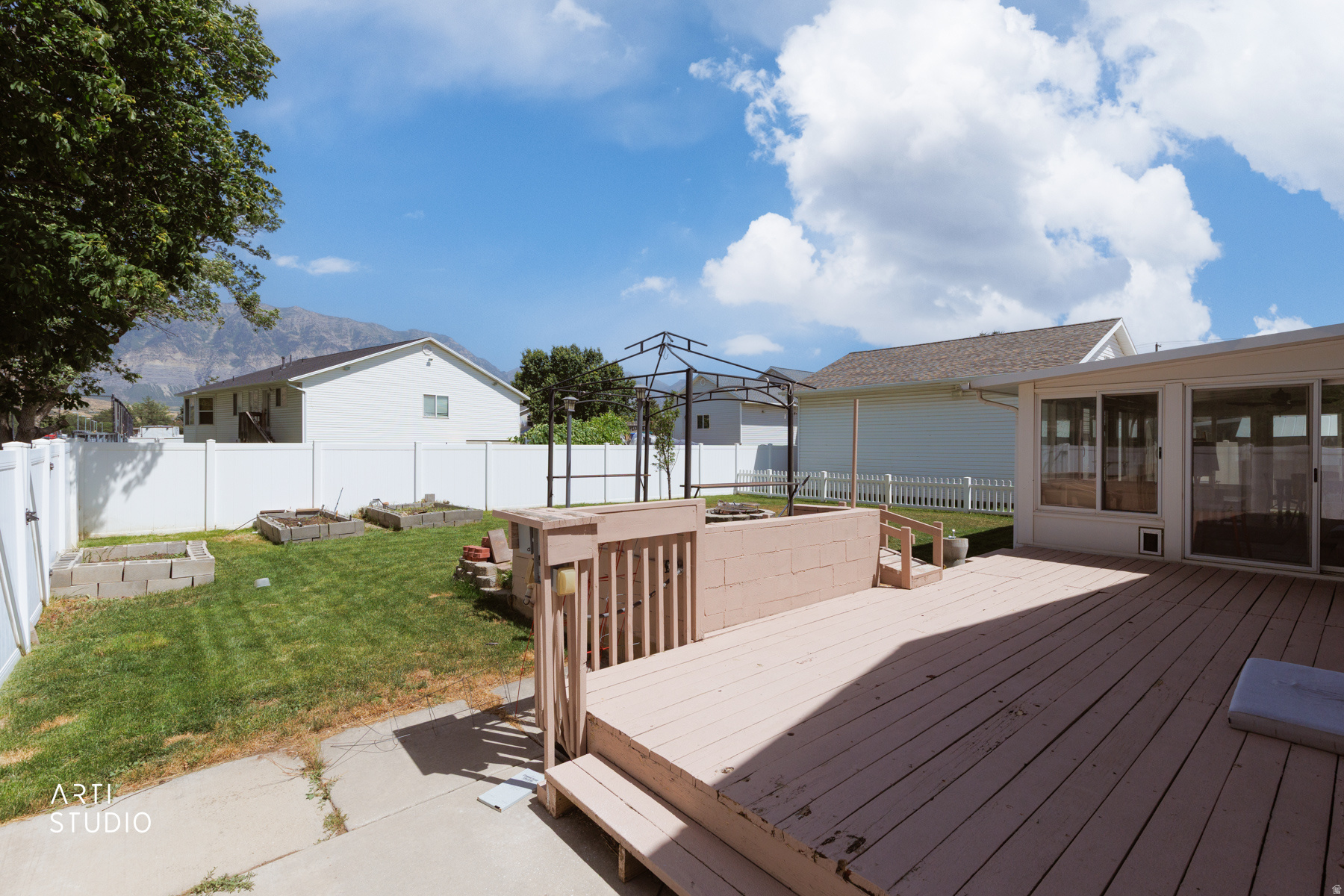 main property photo 25