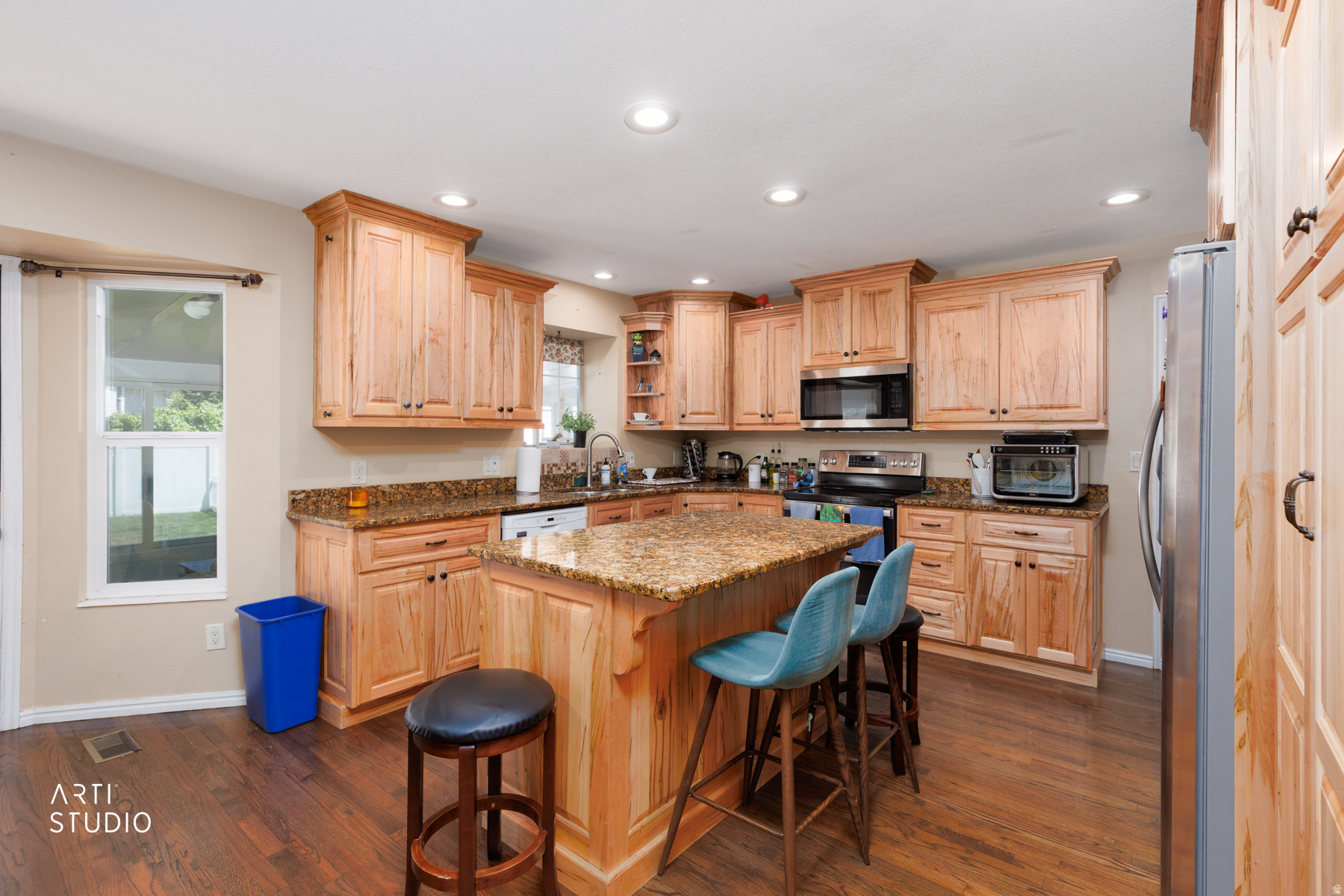 main property photo 4