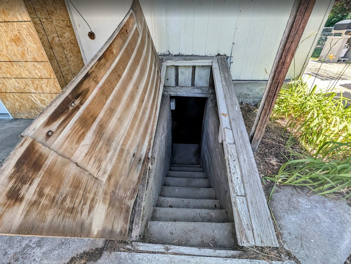 main property photo 34