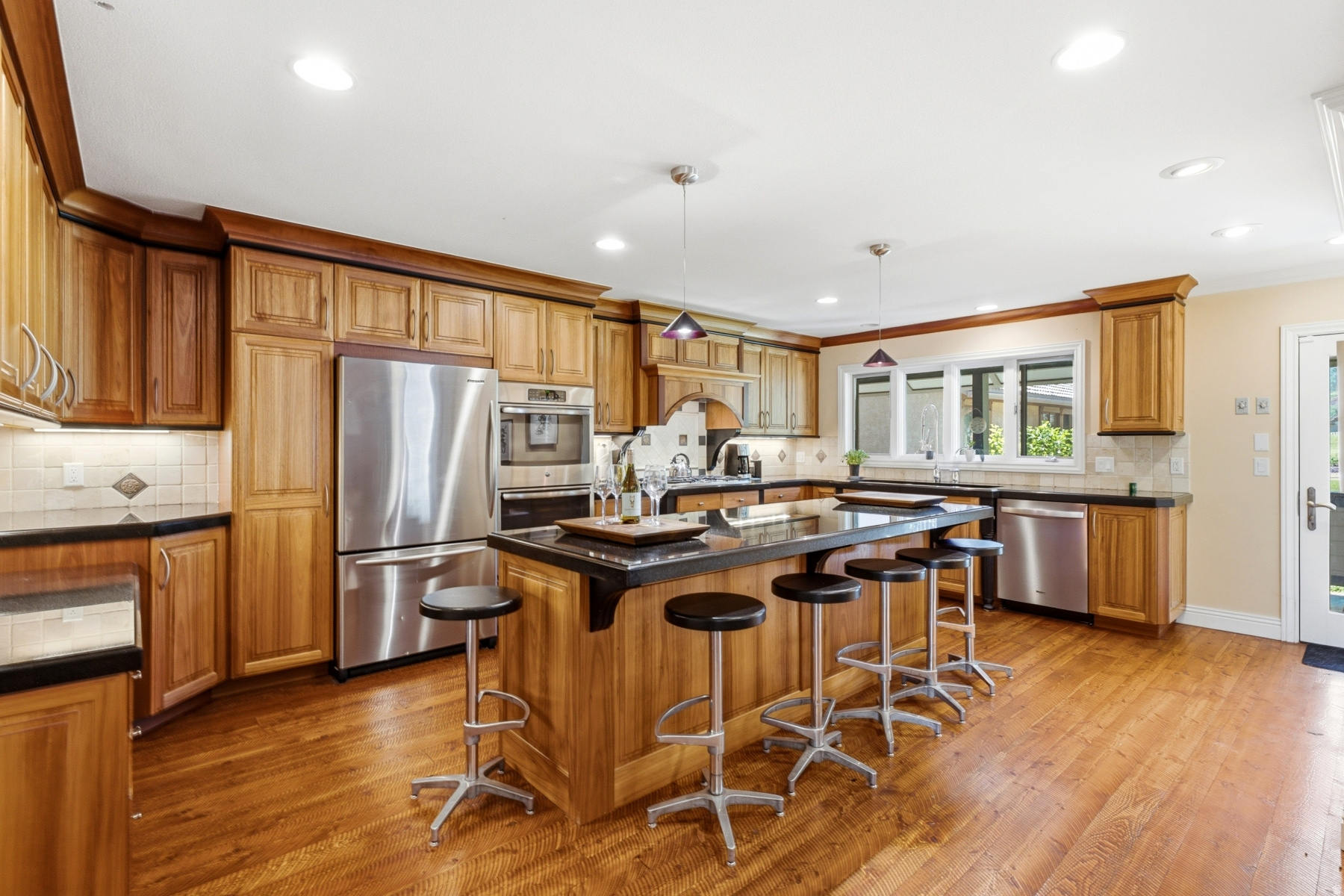 main property photo 11