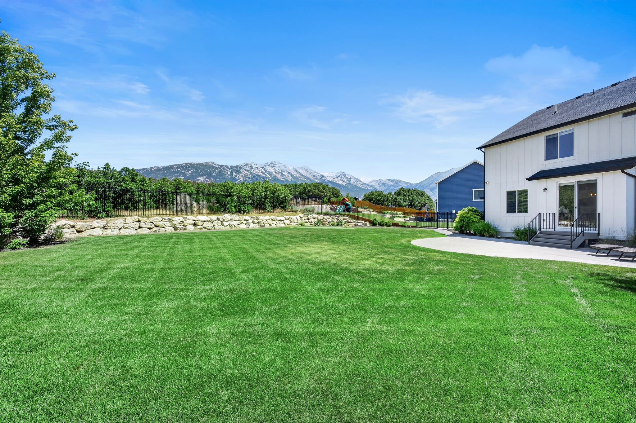 main property photo 40