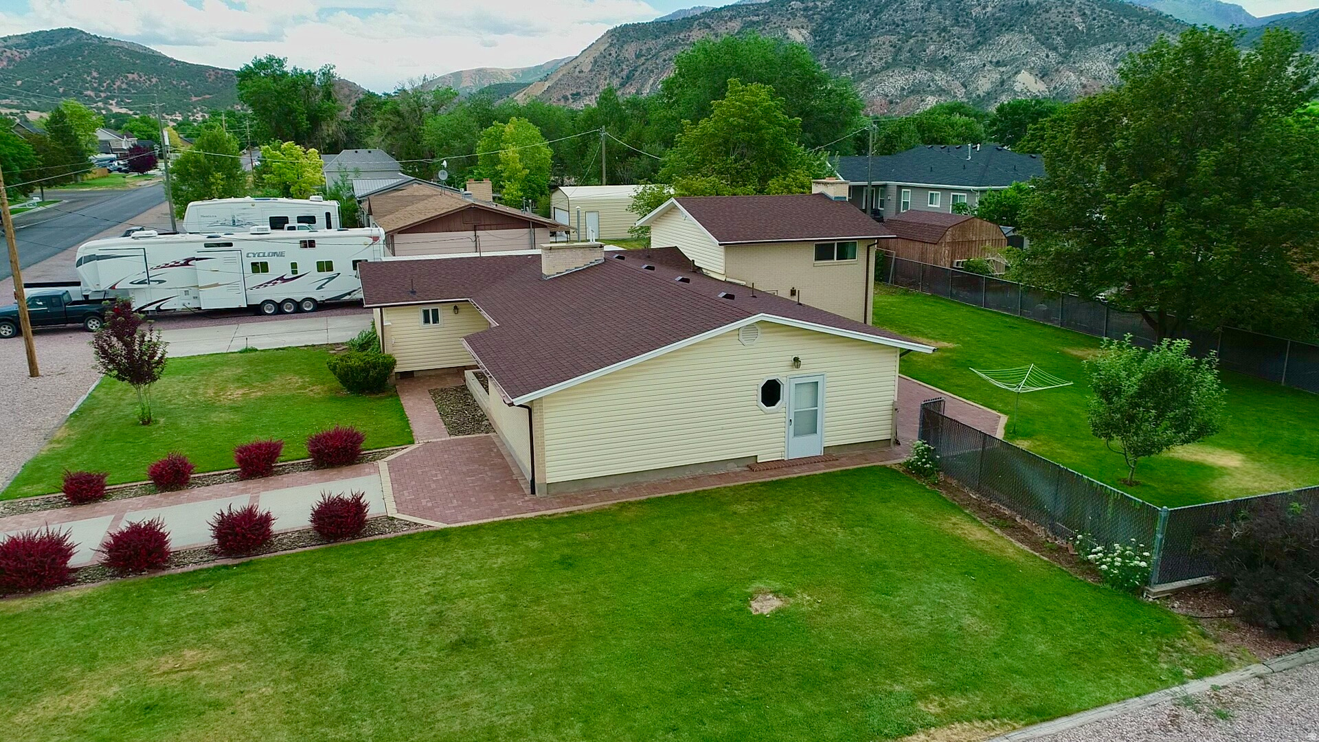 main property photo 40