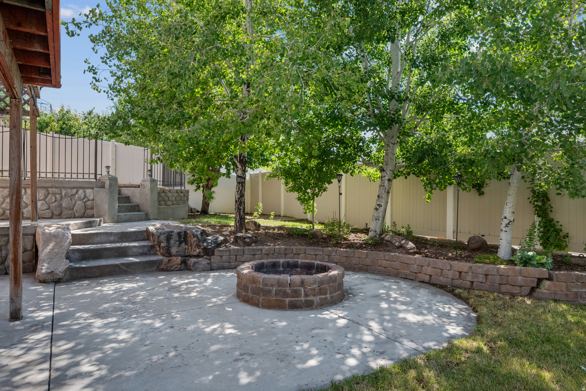 main property photo 27