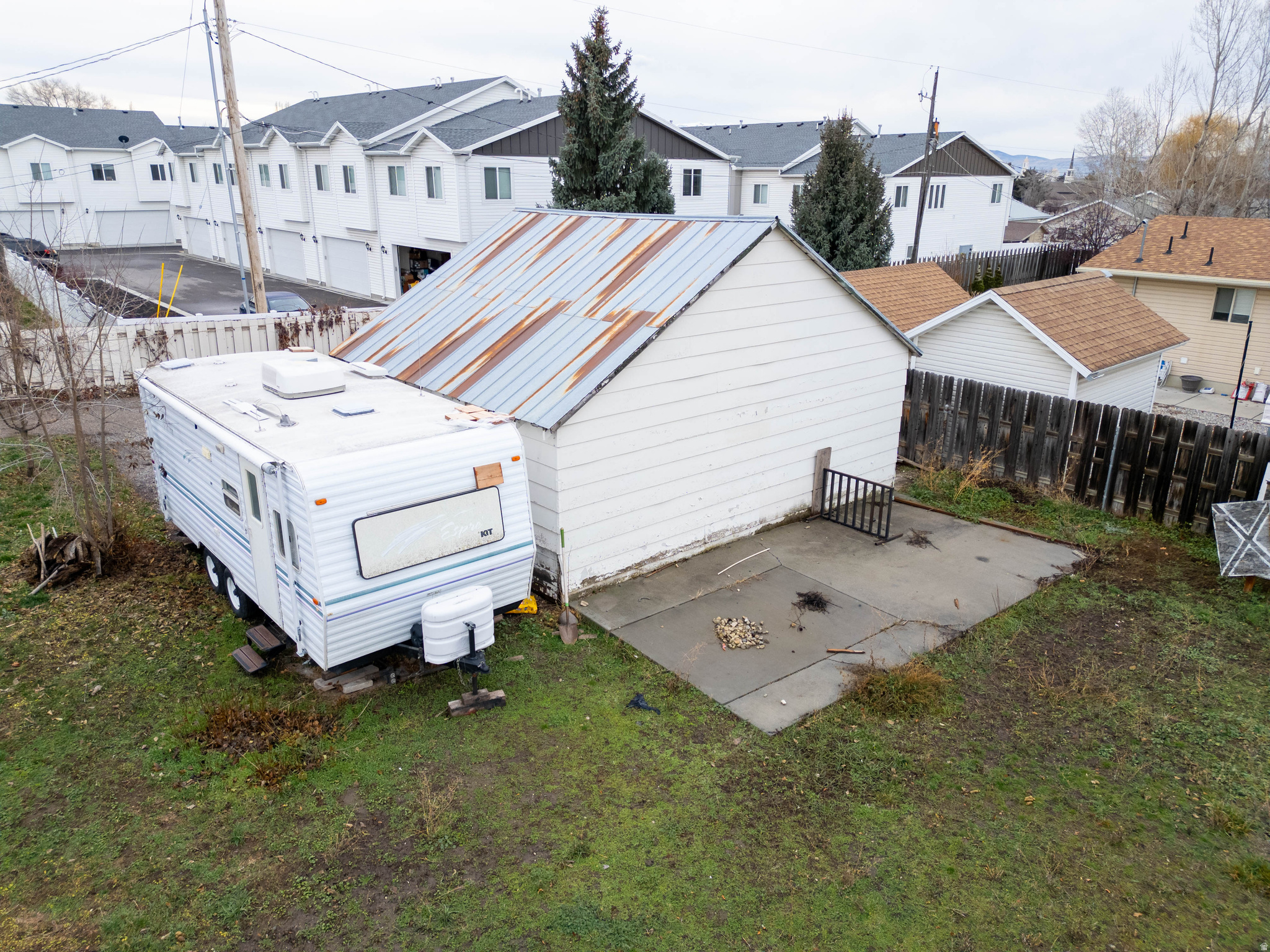 main property photo 28