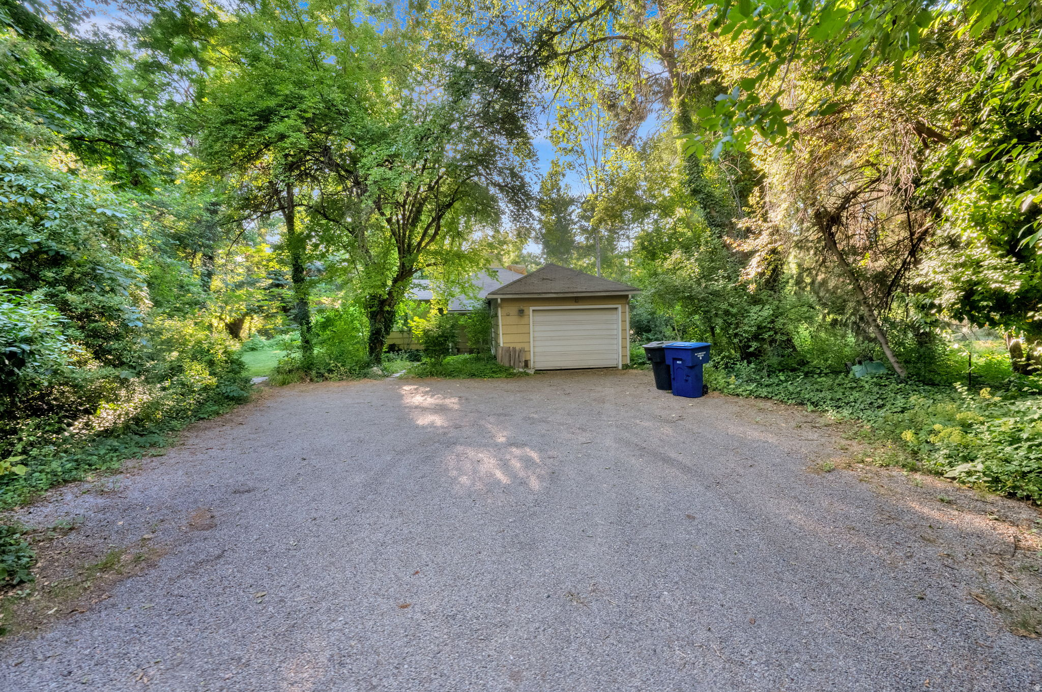 main property photo 40
