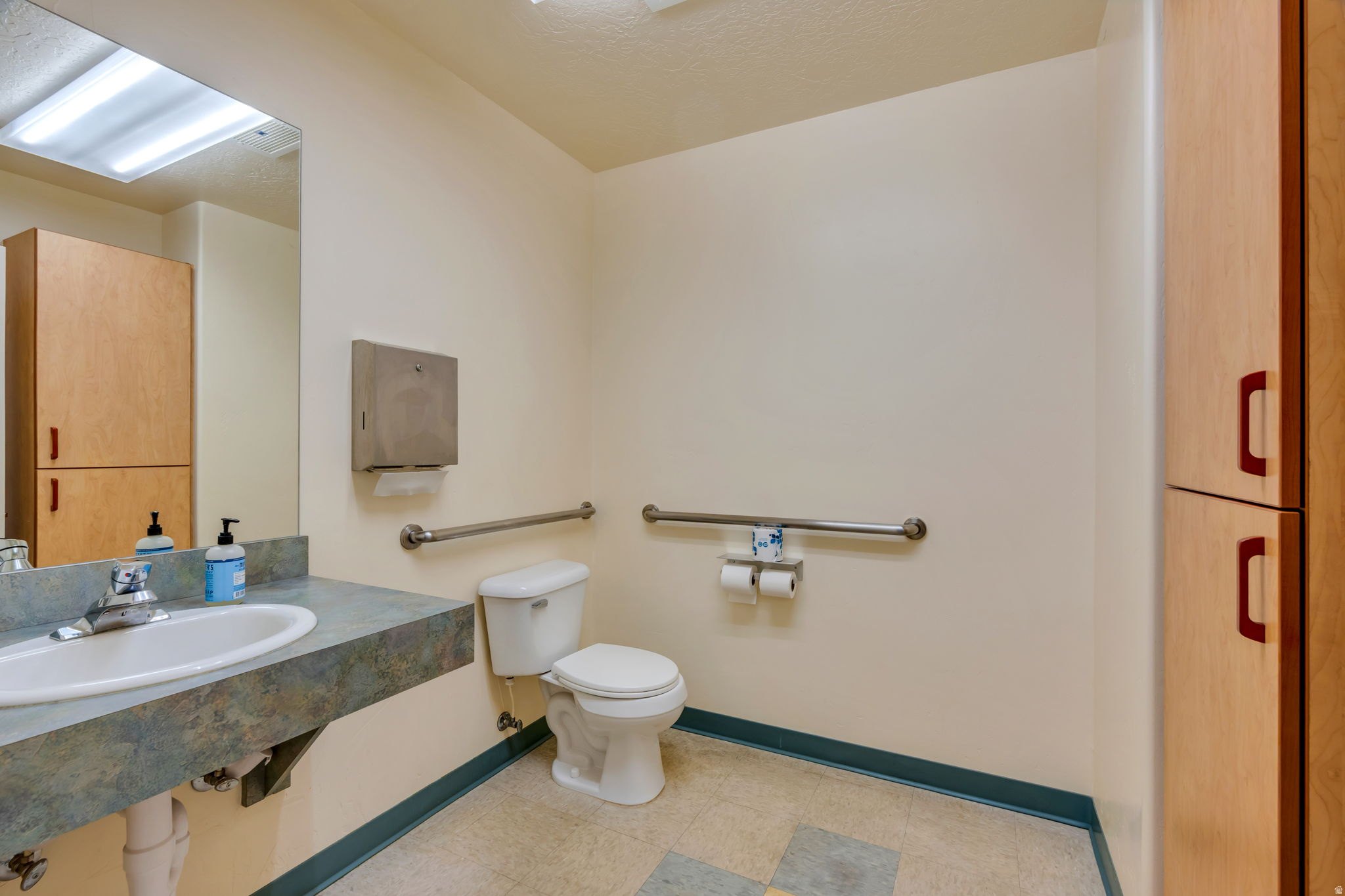 main property photo 13