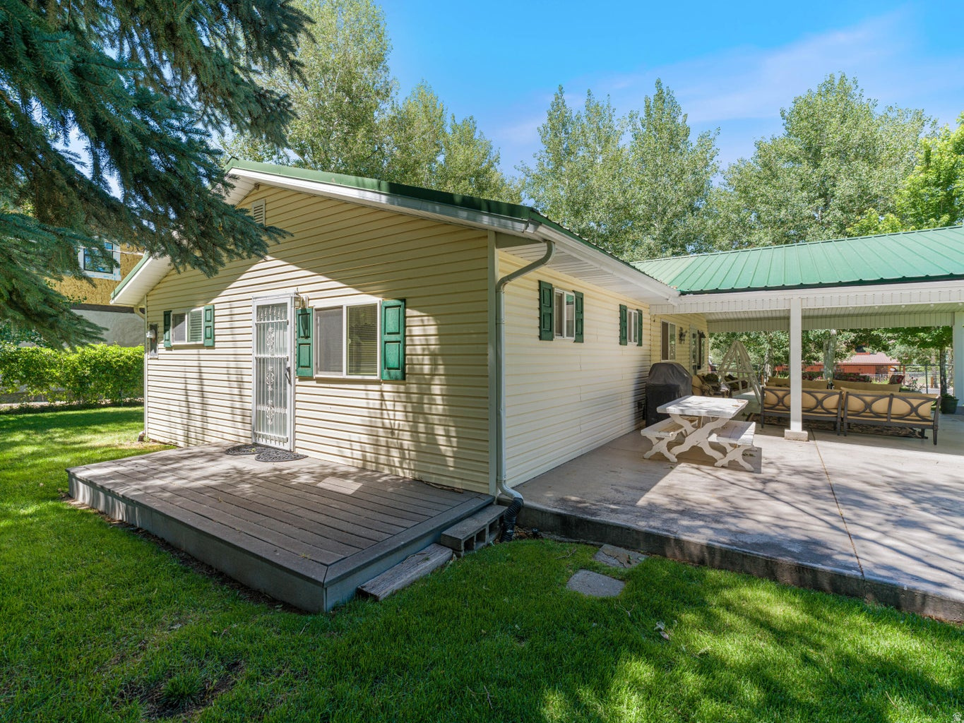 main property photo 23