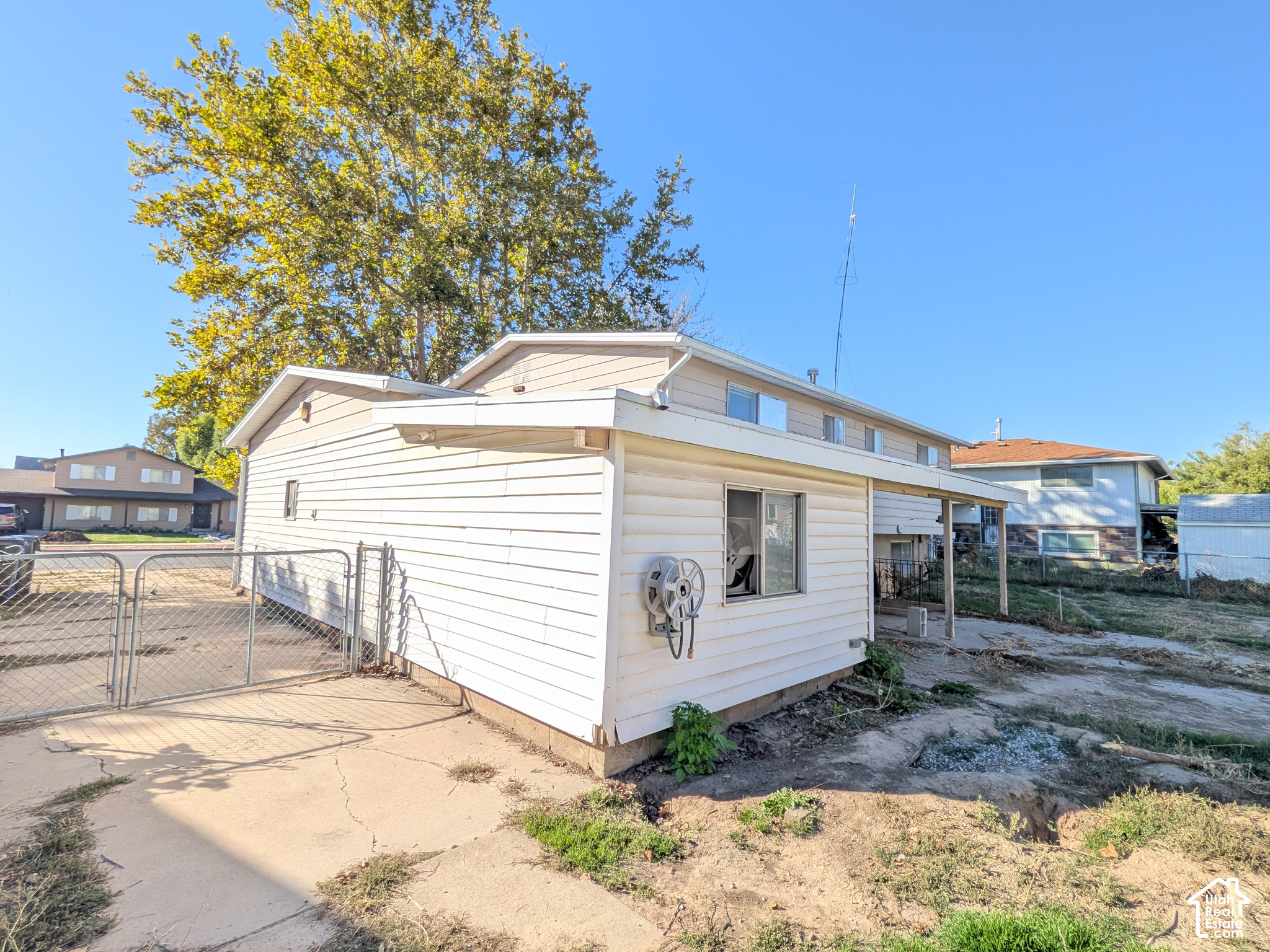 main property photo 34