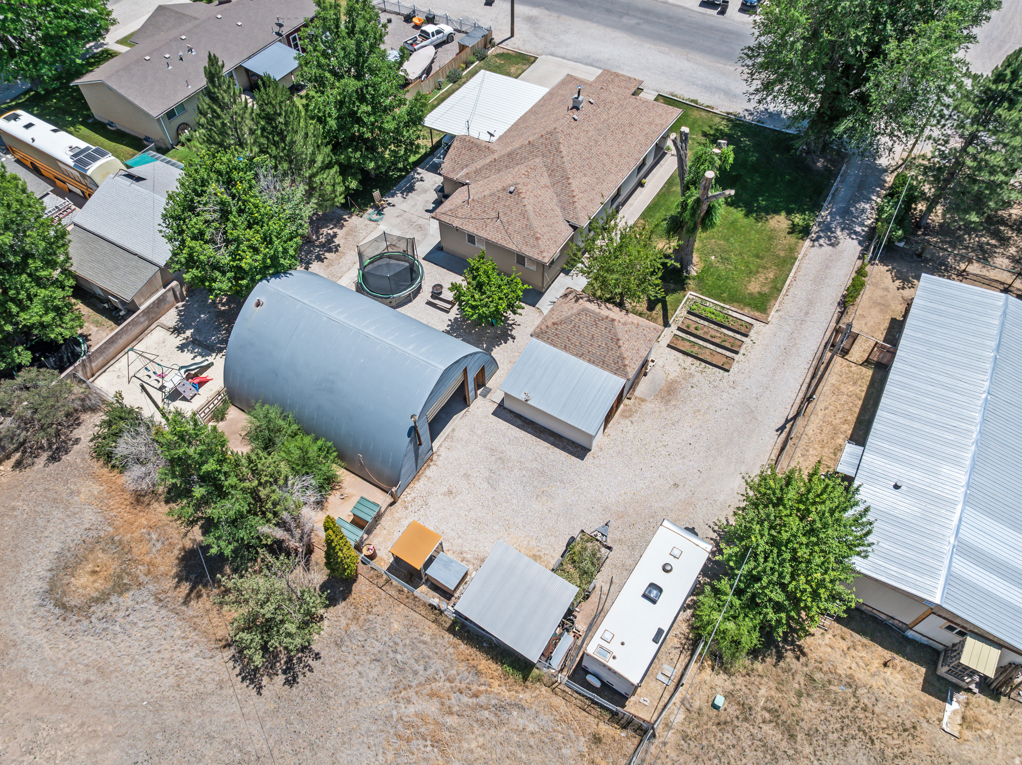 main property photo 50