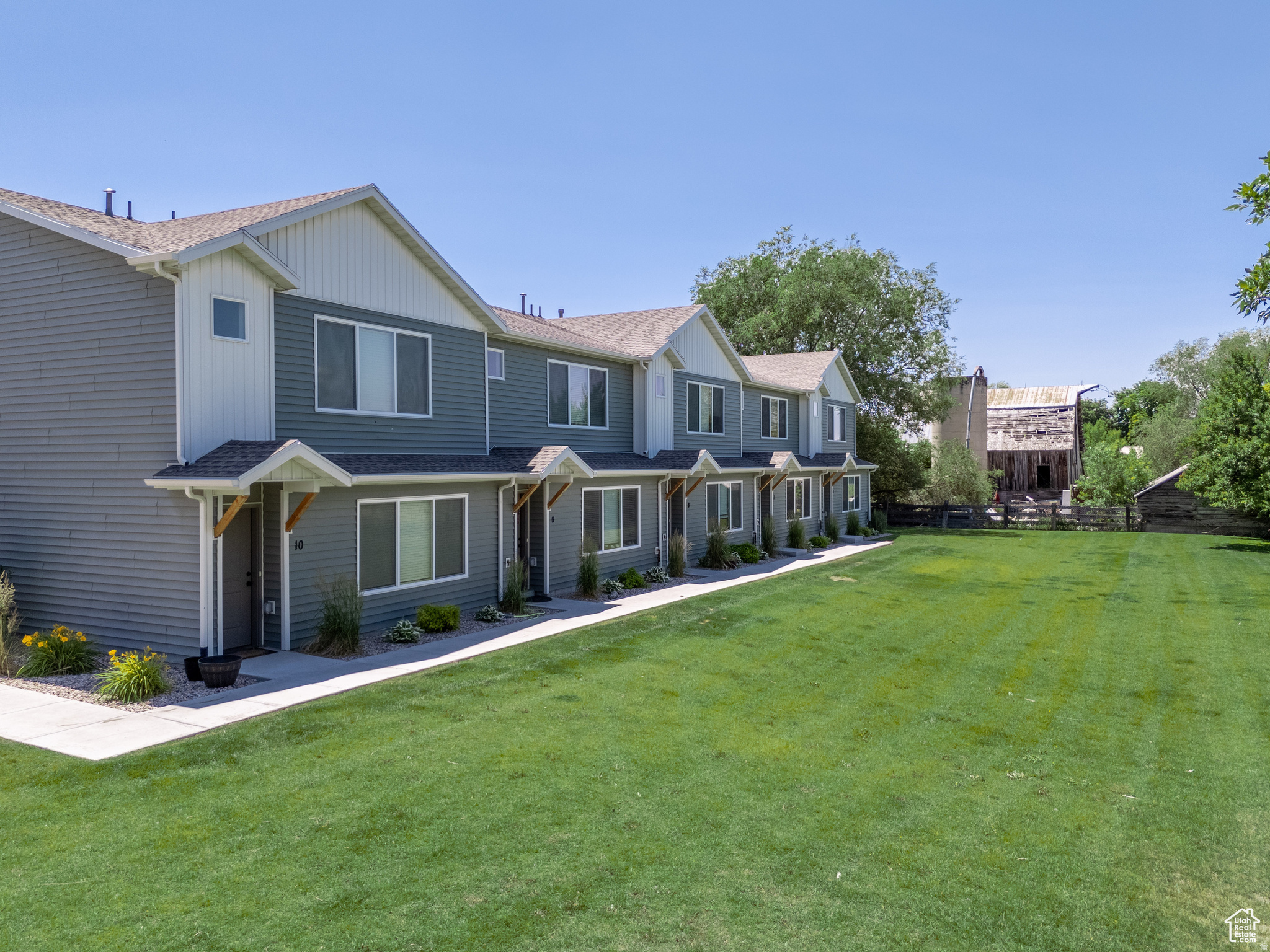 main property photo 17