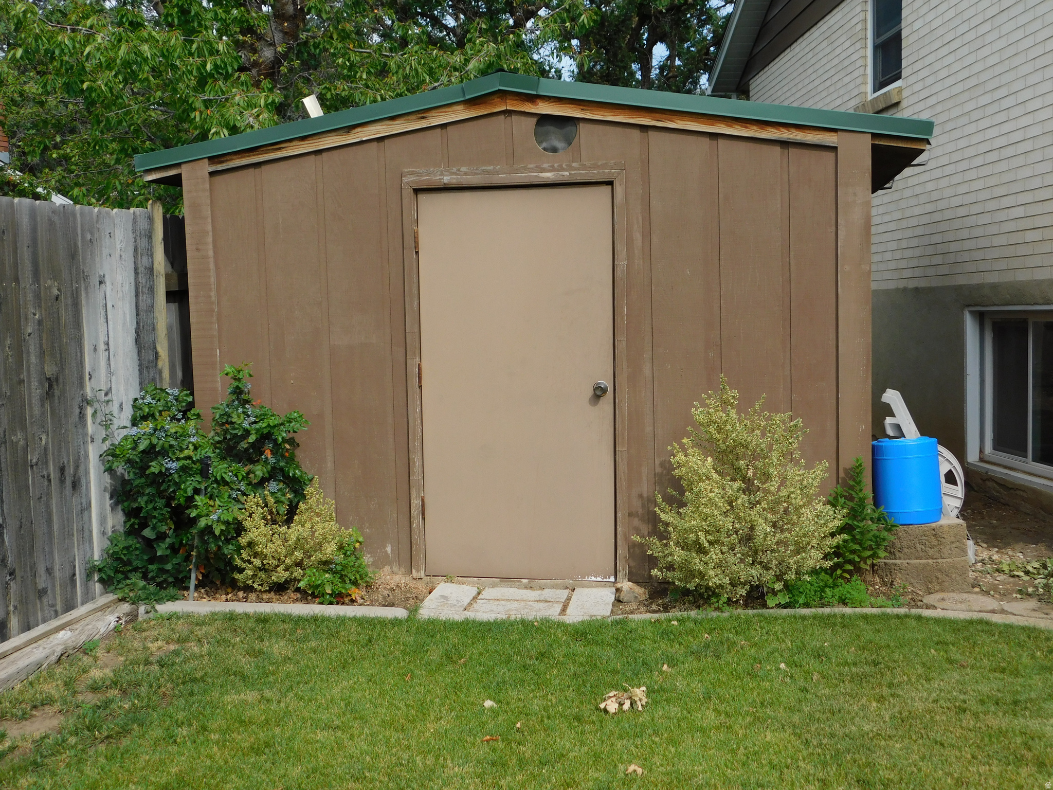 main property photo 28
