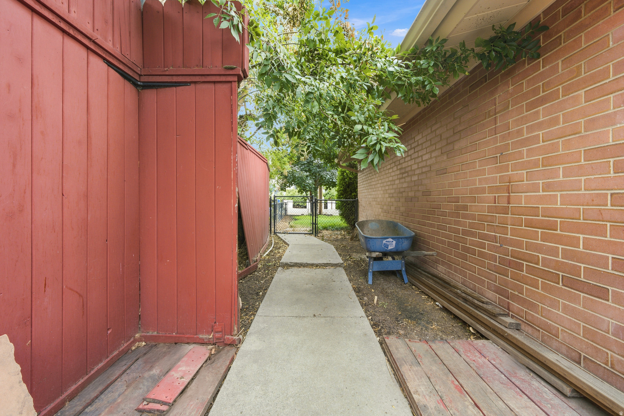 main property photo 33