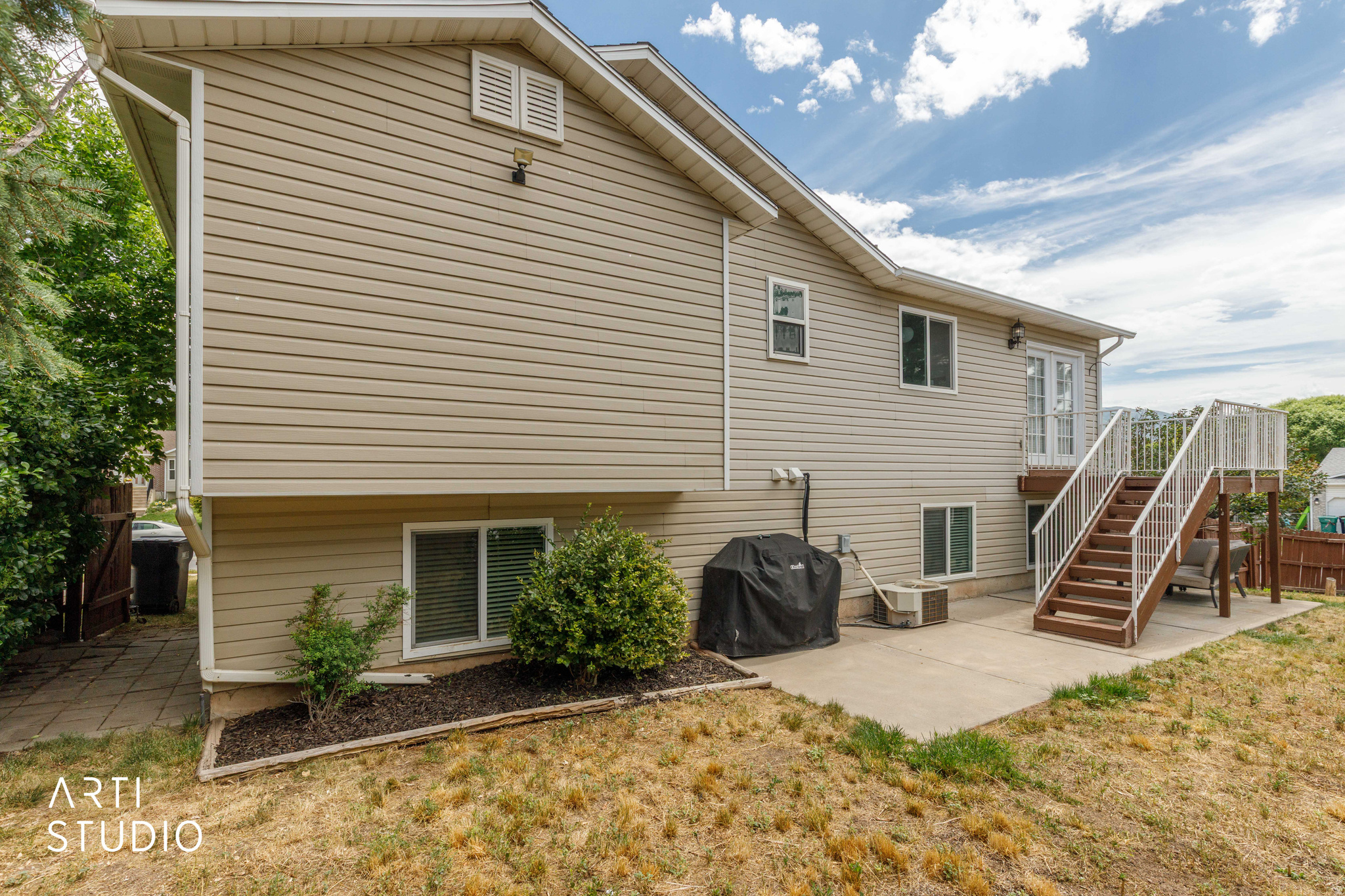 main property photo 28