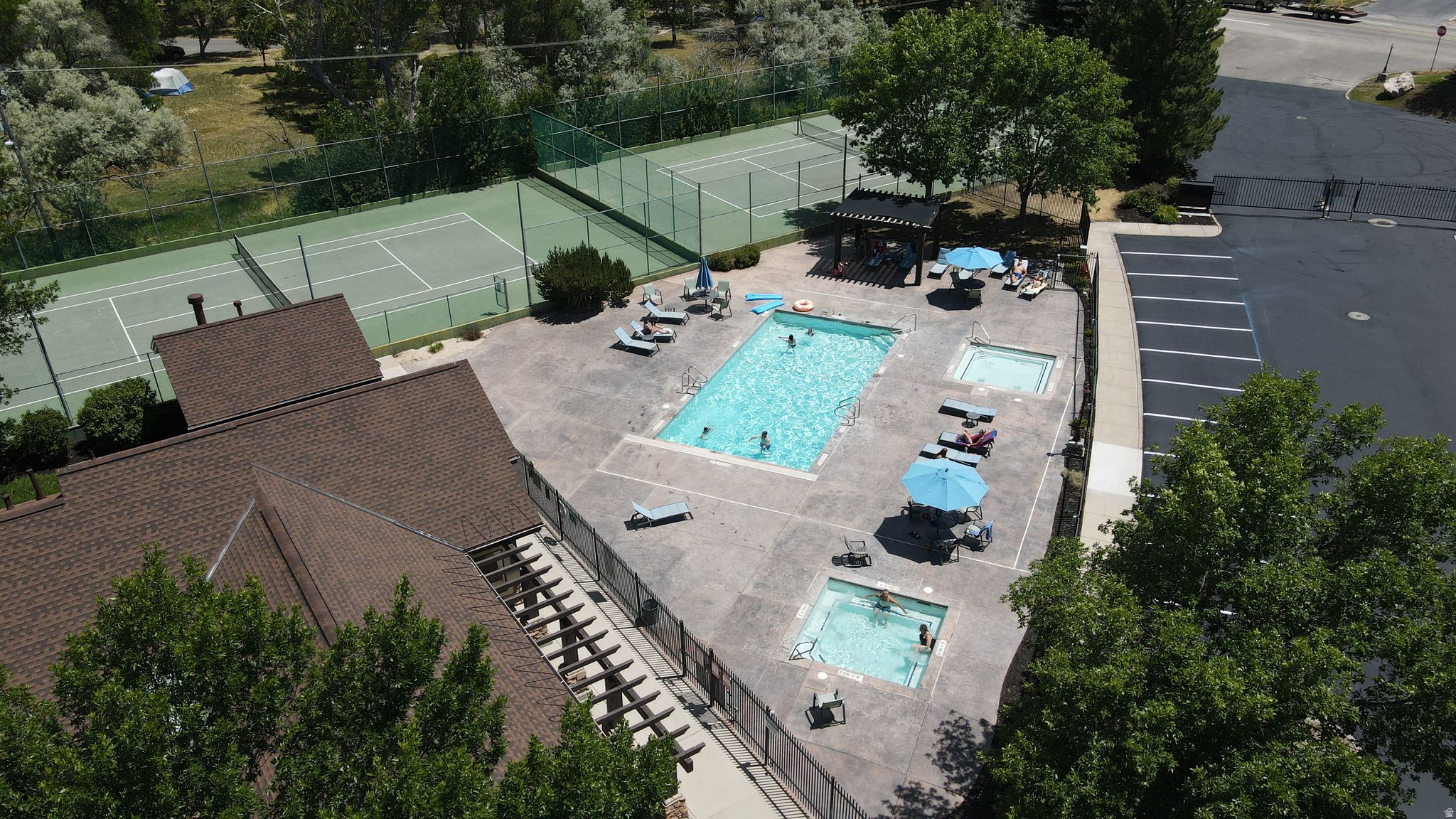 main property photo 16