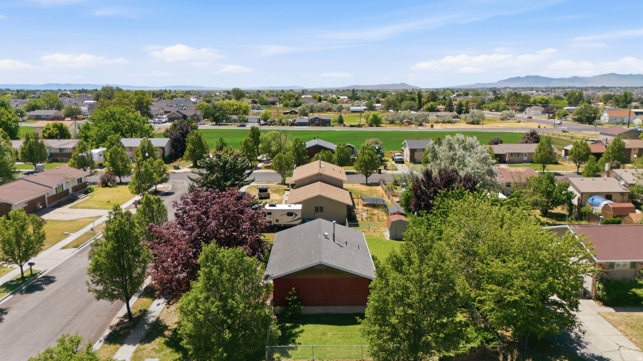 main property photo 28