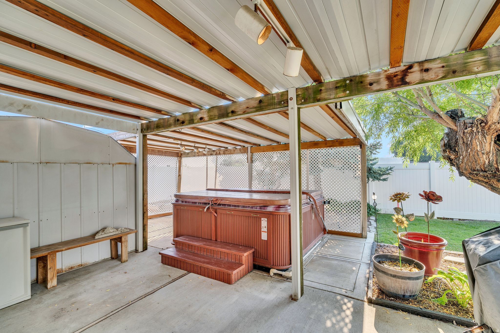 main property photo 23