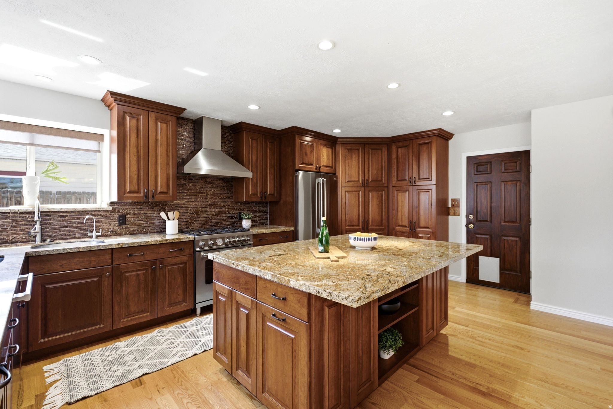 main property photo 14