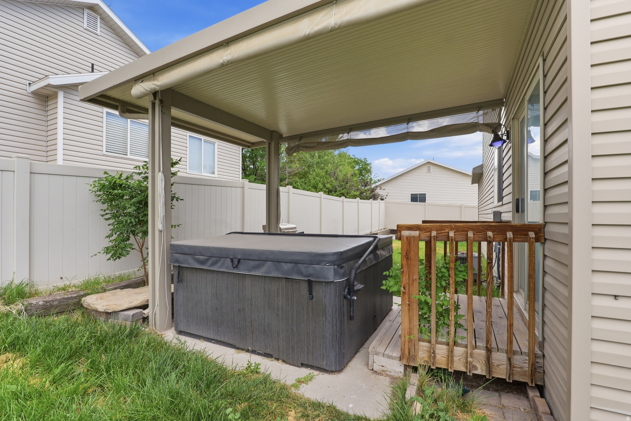 main property photo 28