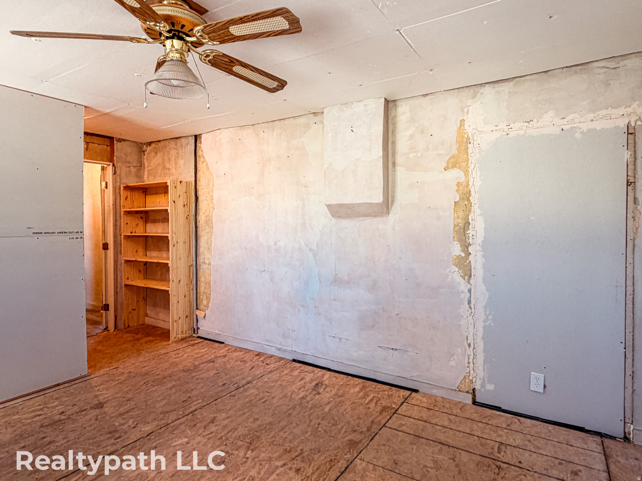 main property photo 30