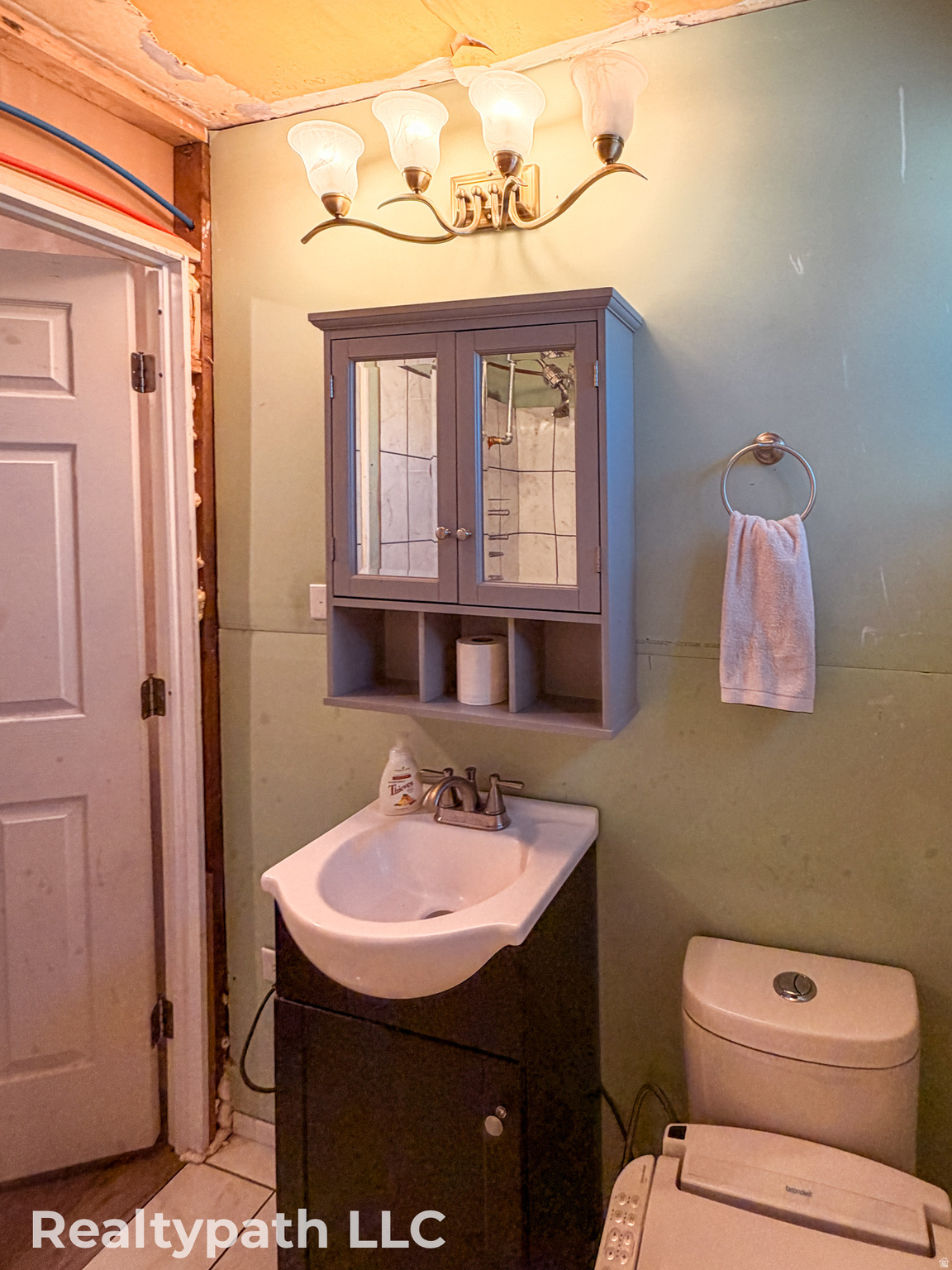 main property photo 32