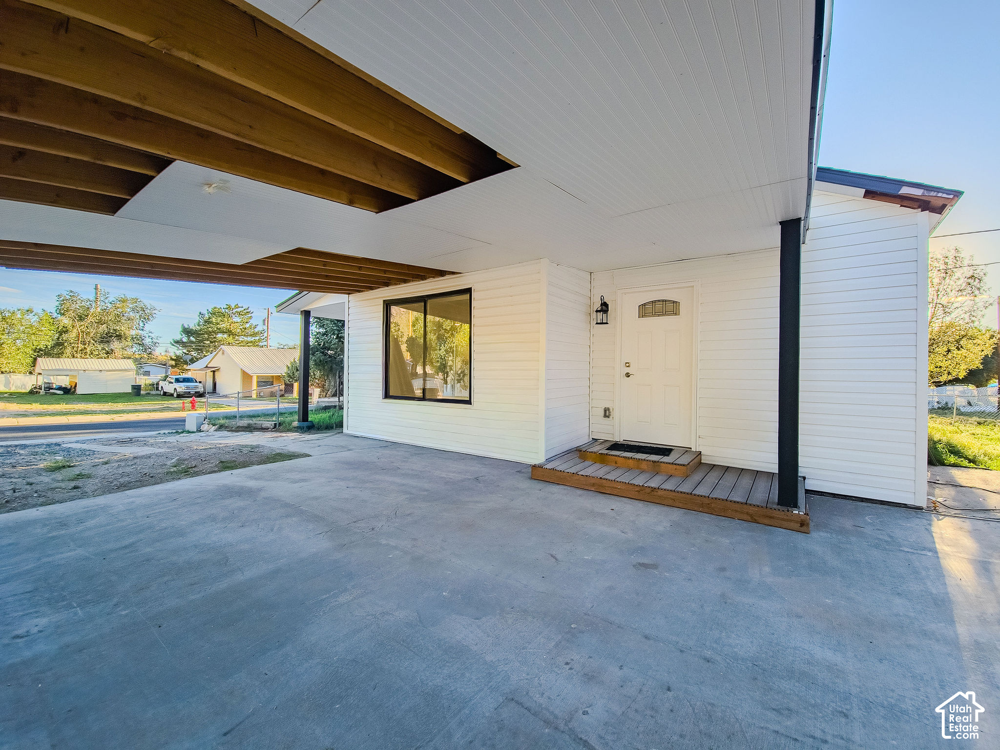 main property photo 28