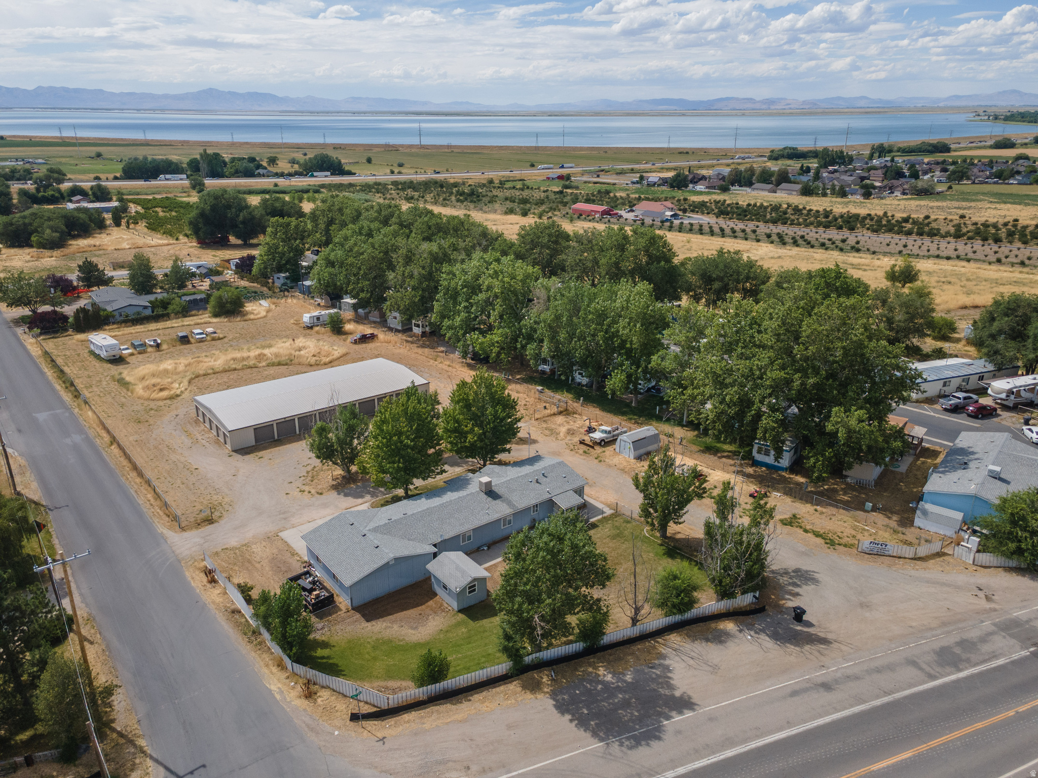main property photo 30