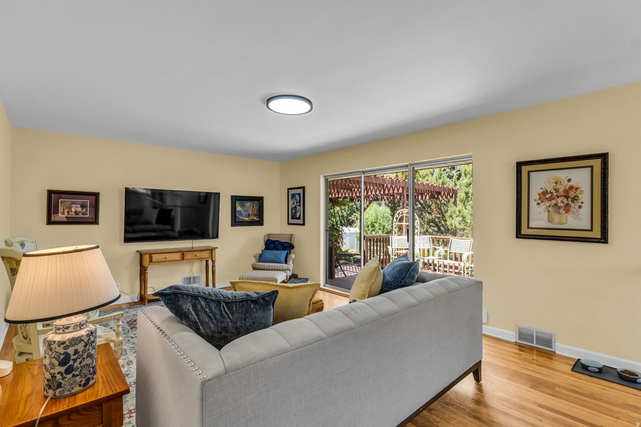 main property photo 18