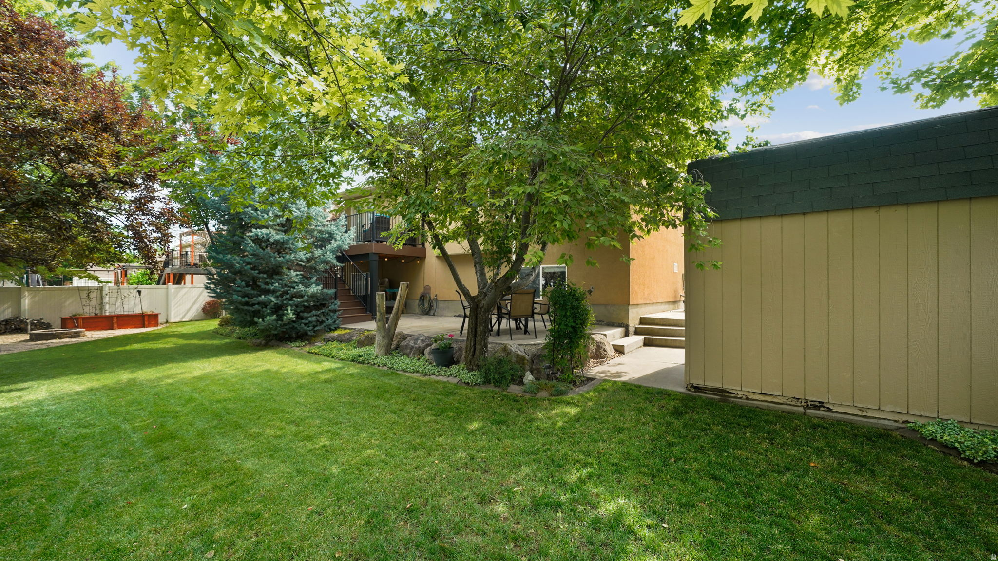 main property photo 23