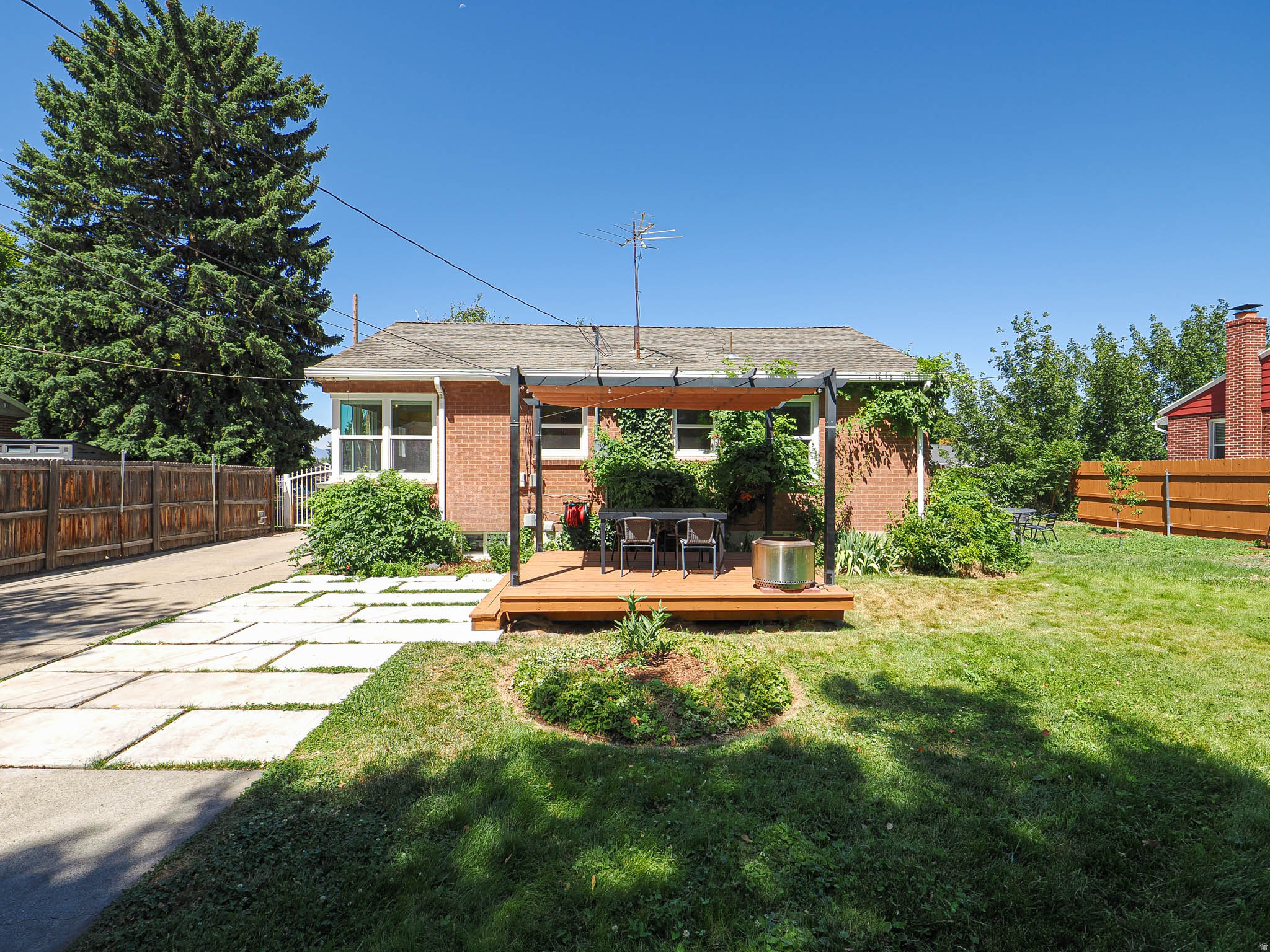 main property photo 41