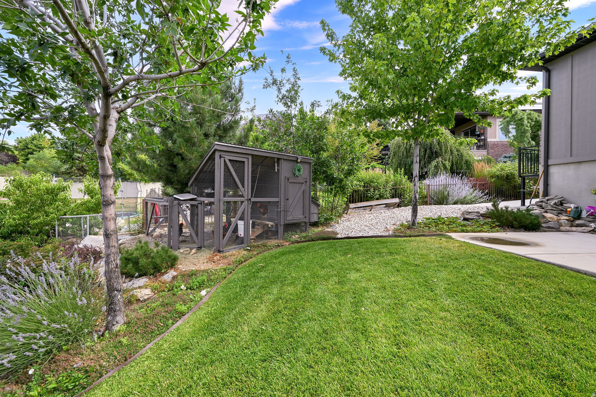 main property photo 40