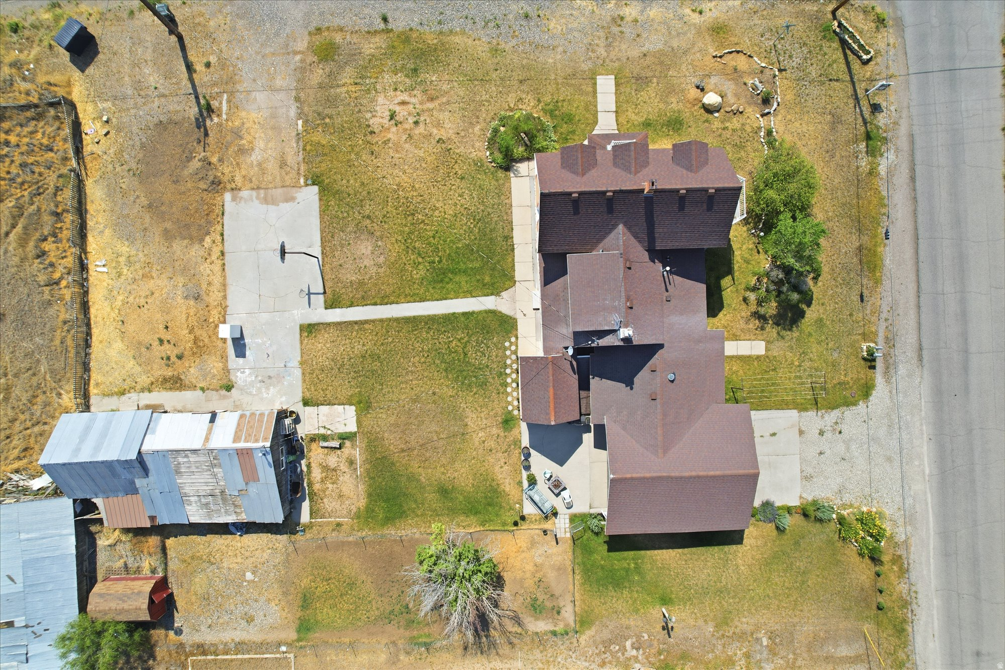 main property photo 37