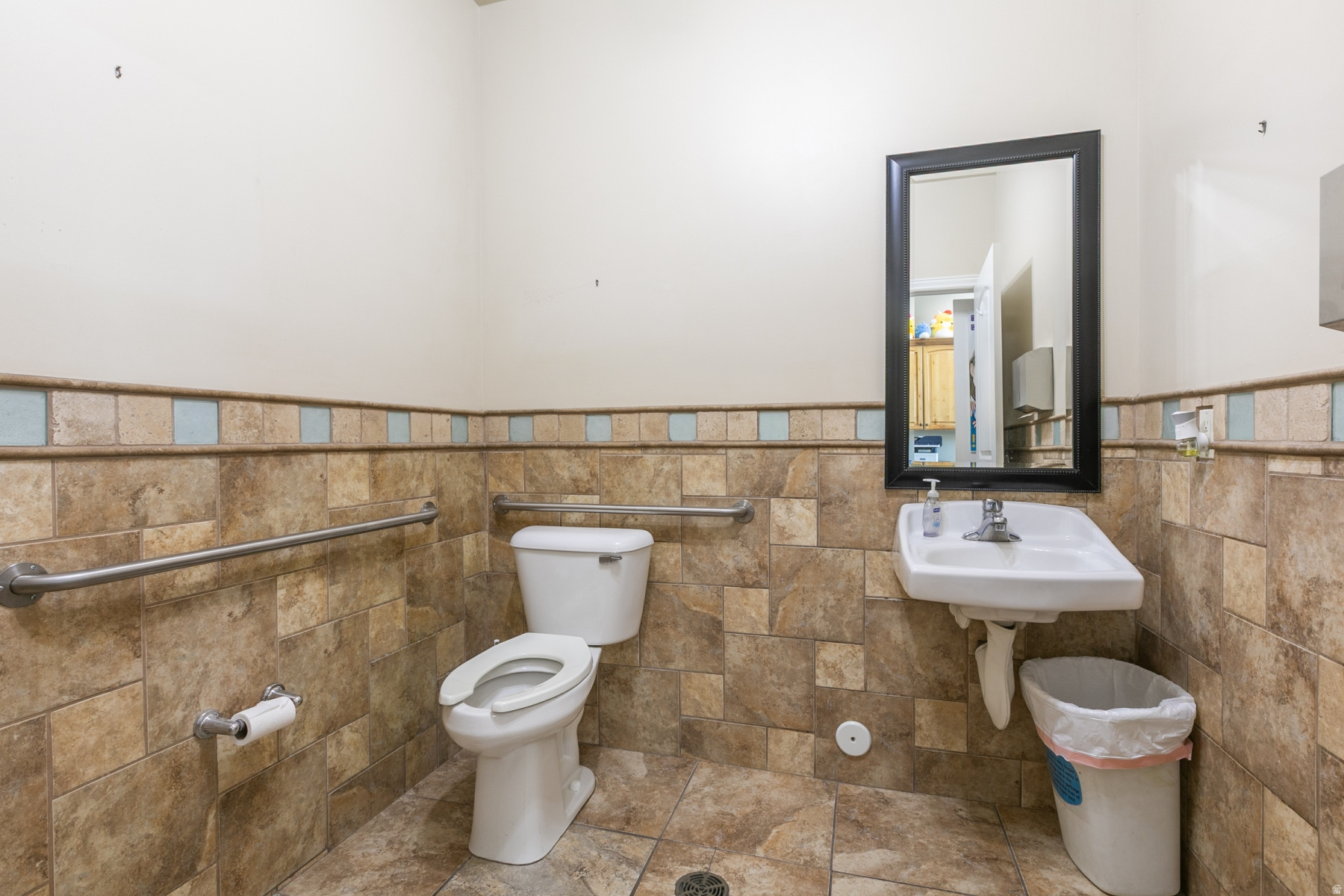 main property photo 19