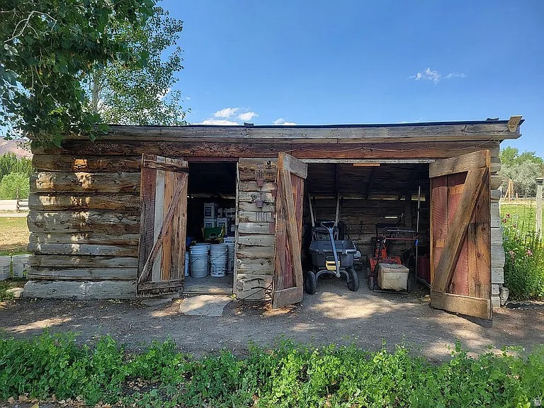 main property photo 25