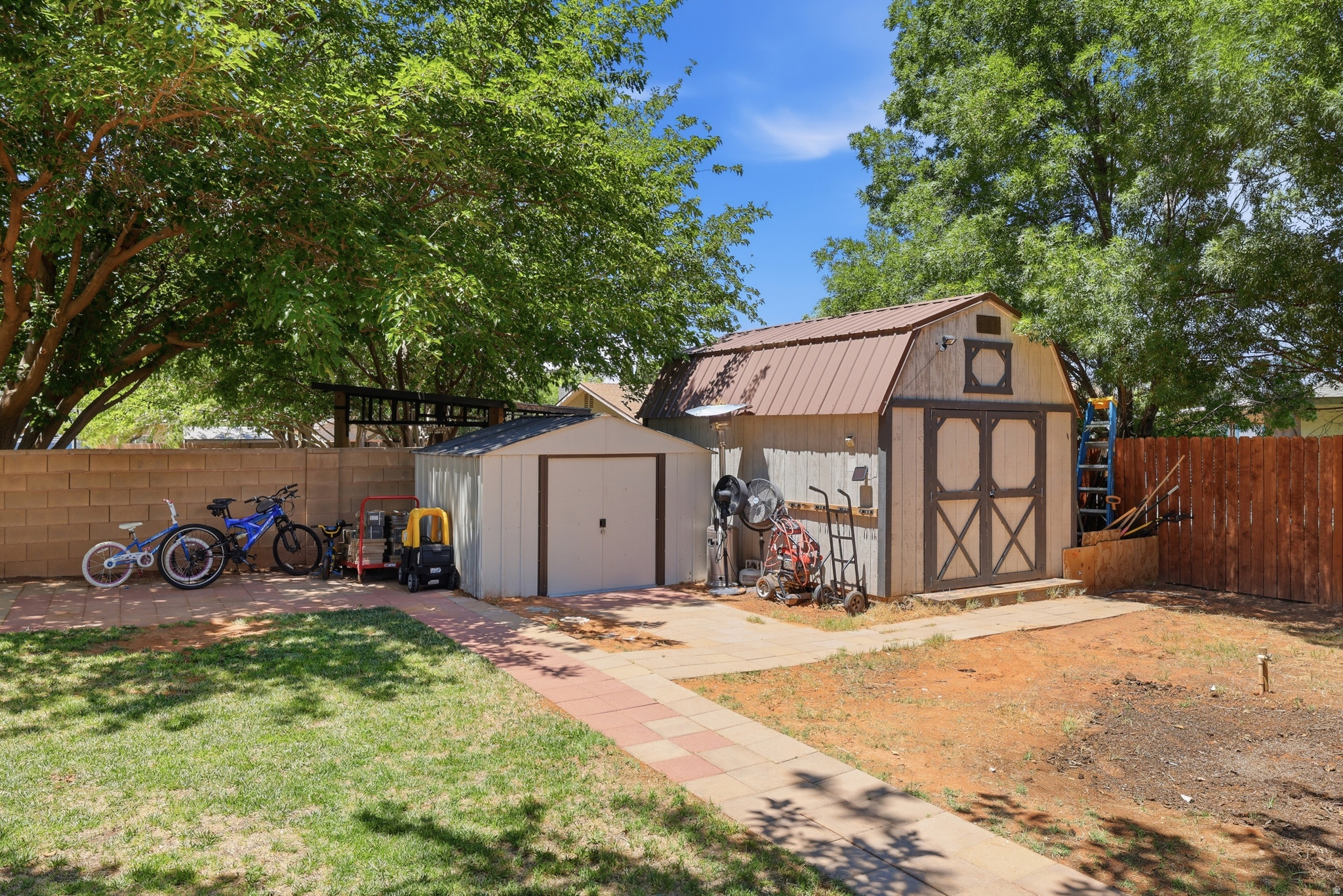 main property photo 24