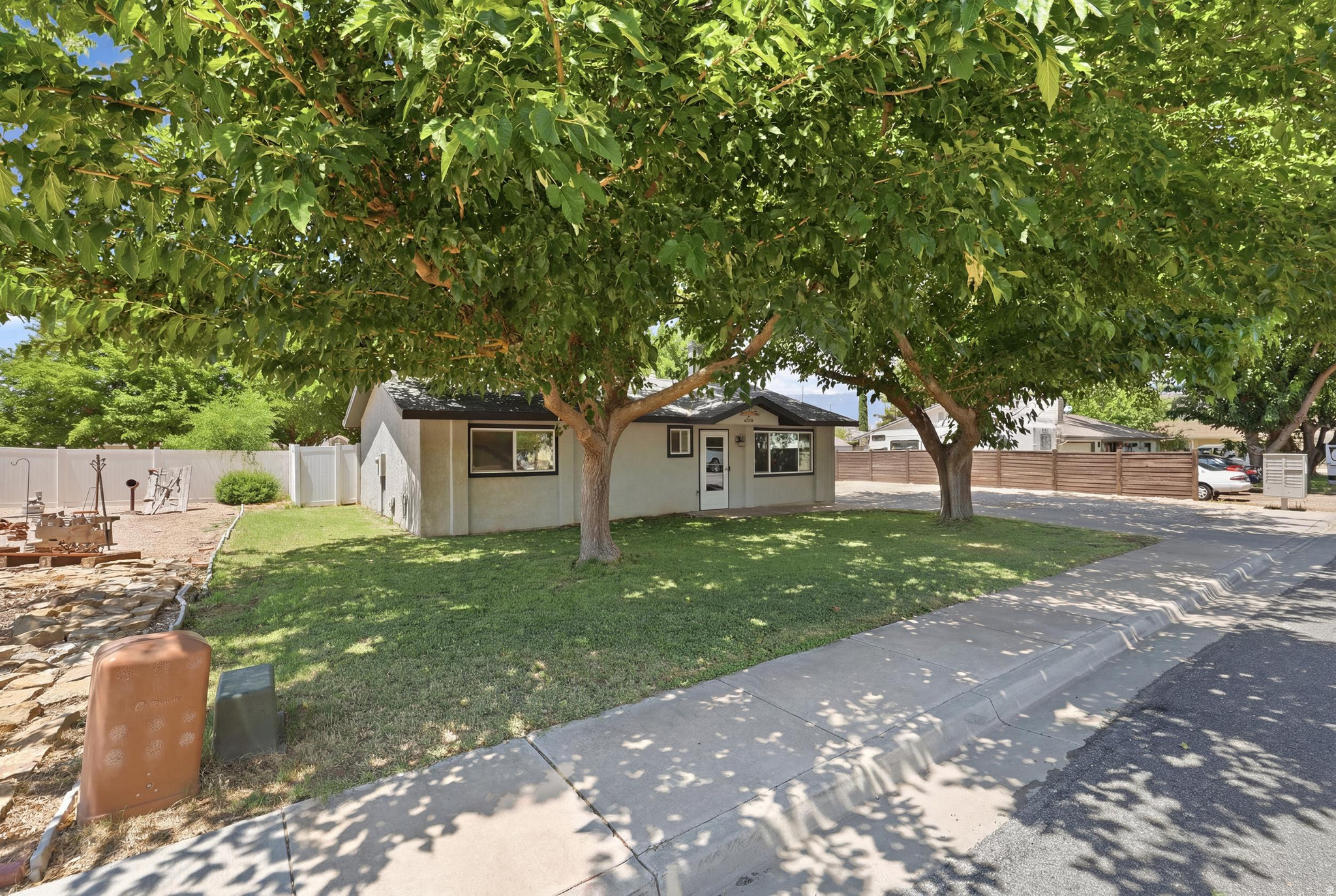 main property photo 34