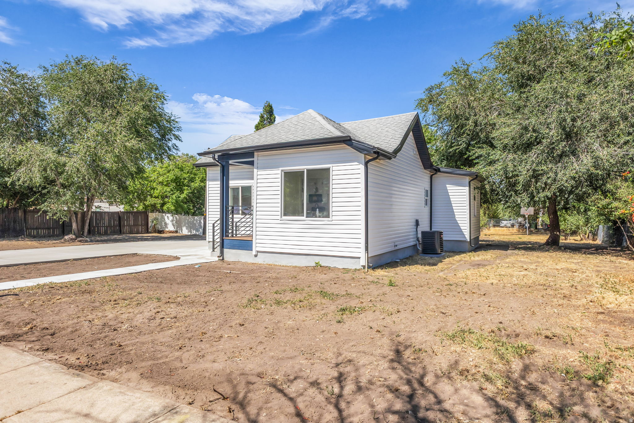 main property photo 23