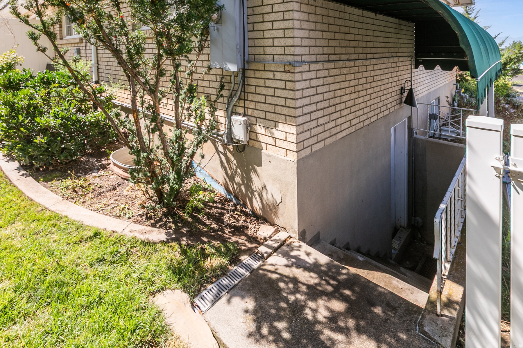 main property photo 47