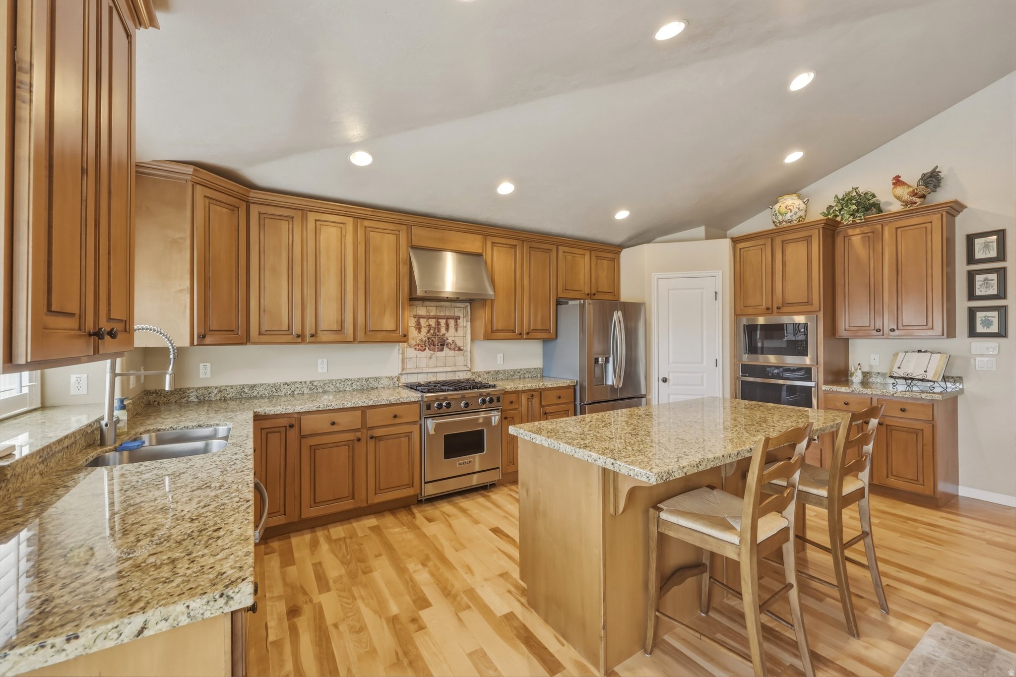 main property photo 9