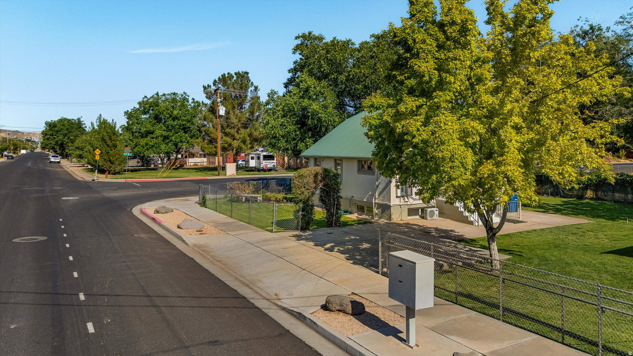 main property photo 28