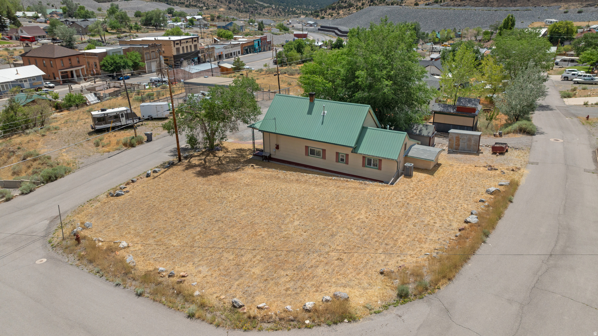main property photo 28