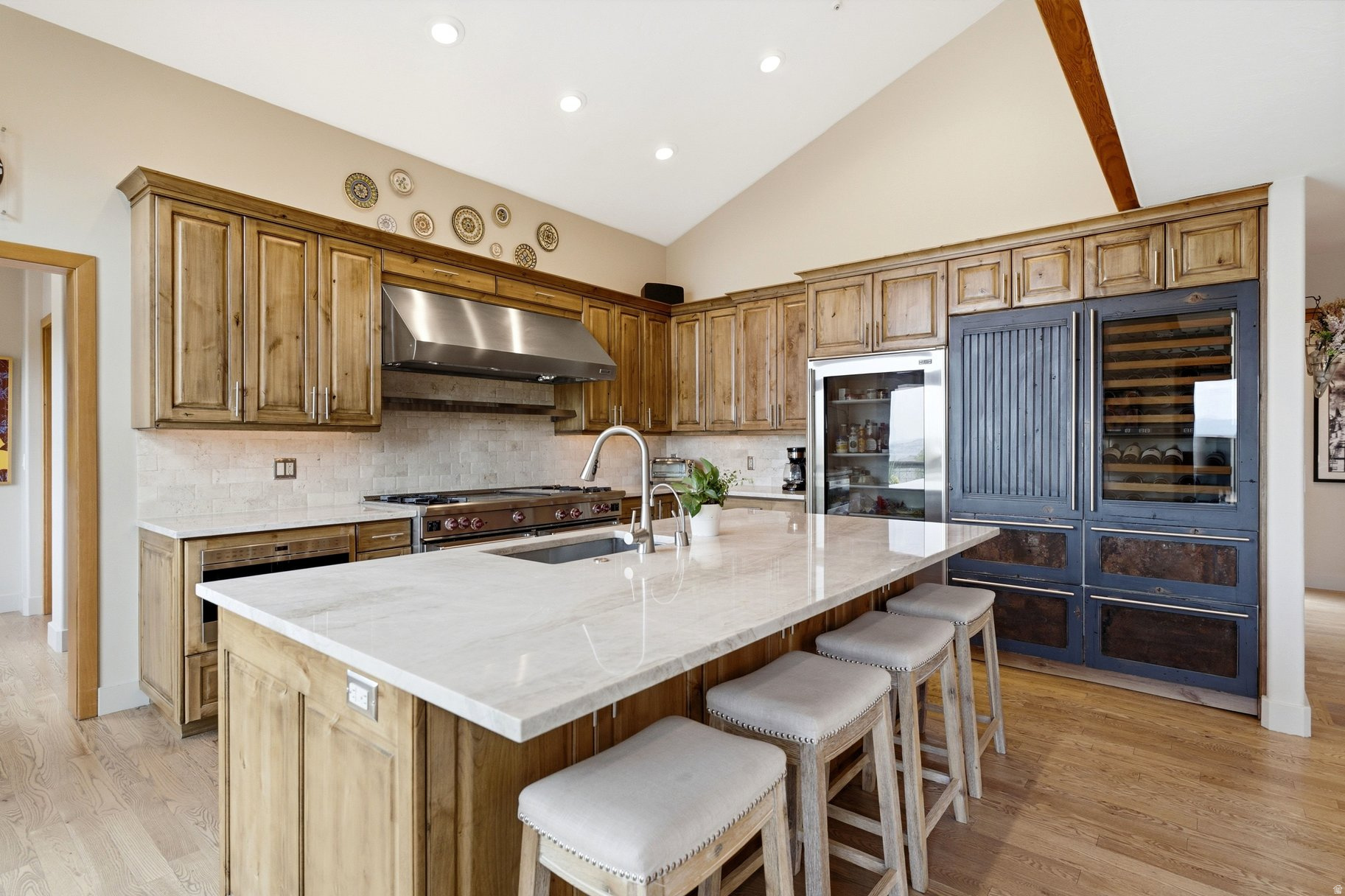 main property photo 6