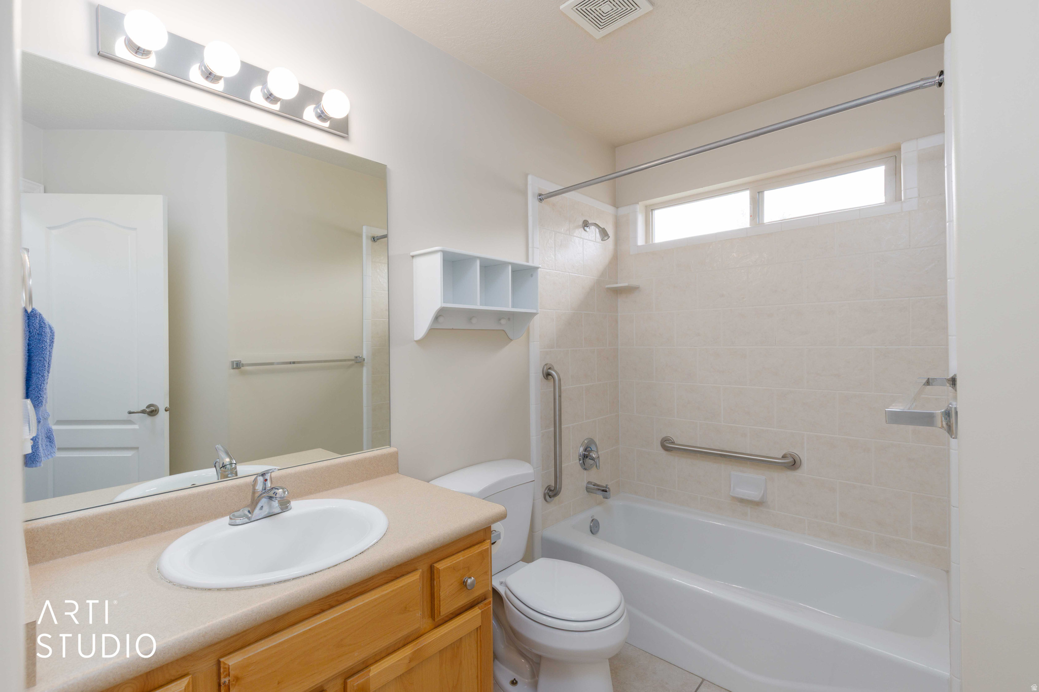 main property photo 13