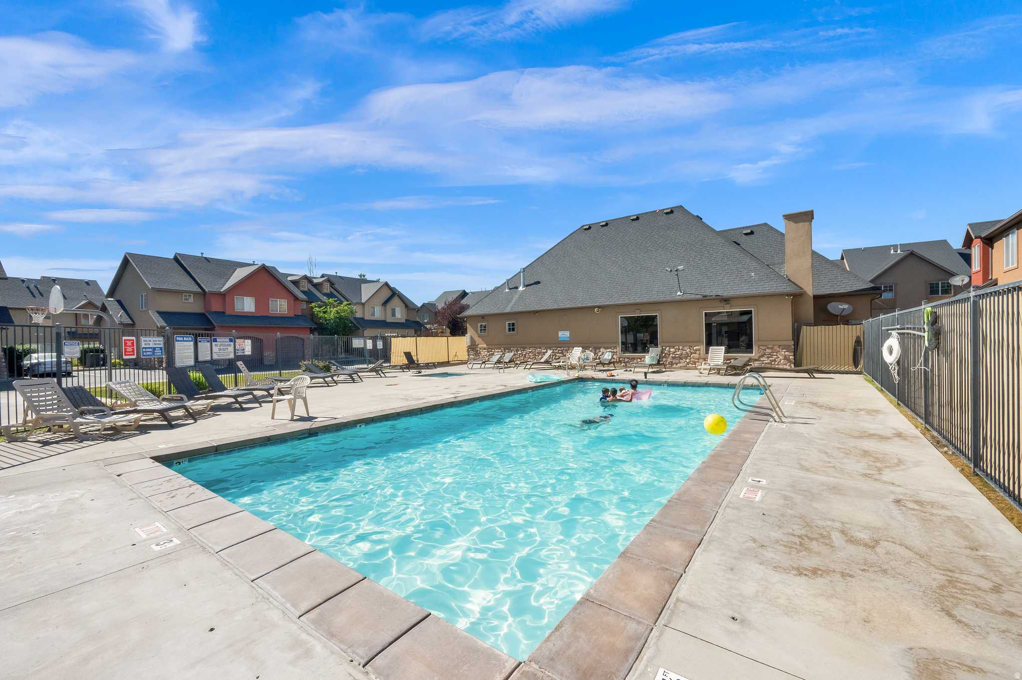 main property photo 16