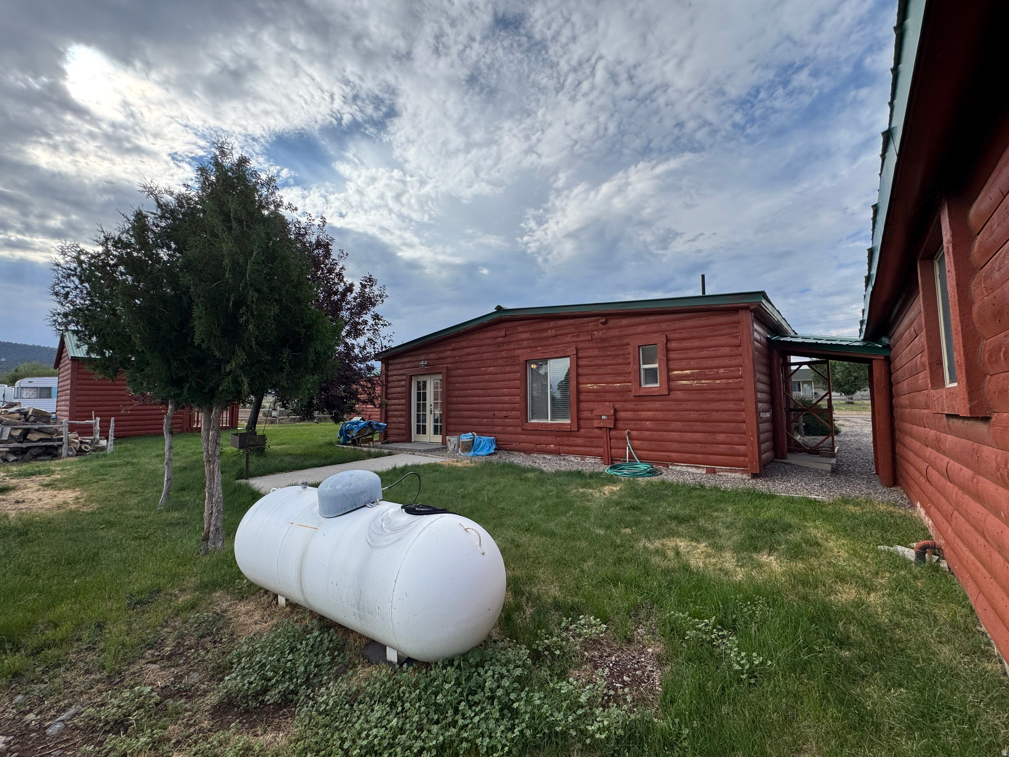 main property photo 40