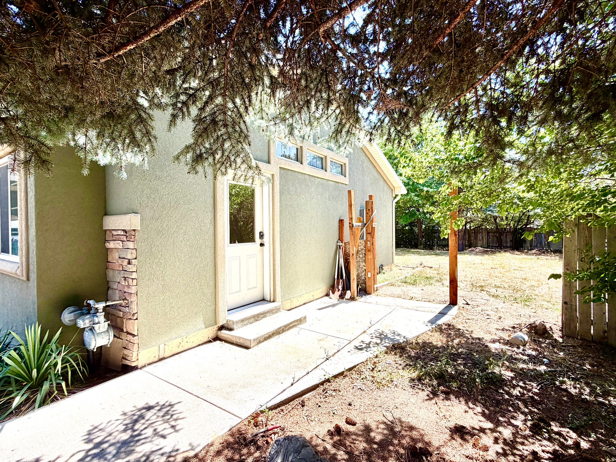 main property photo 18