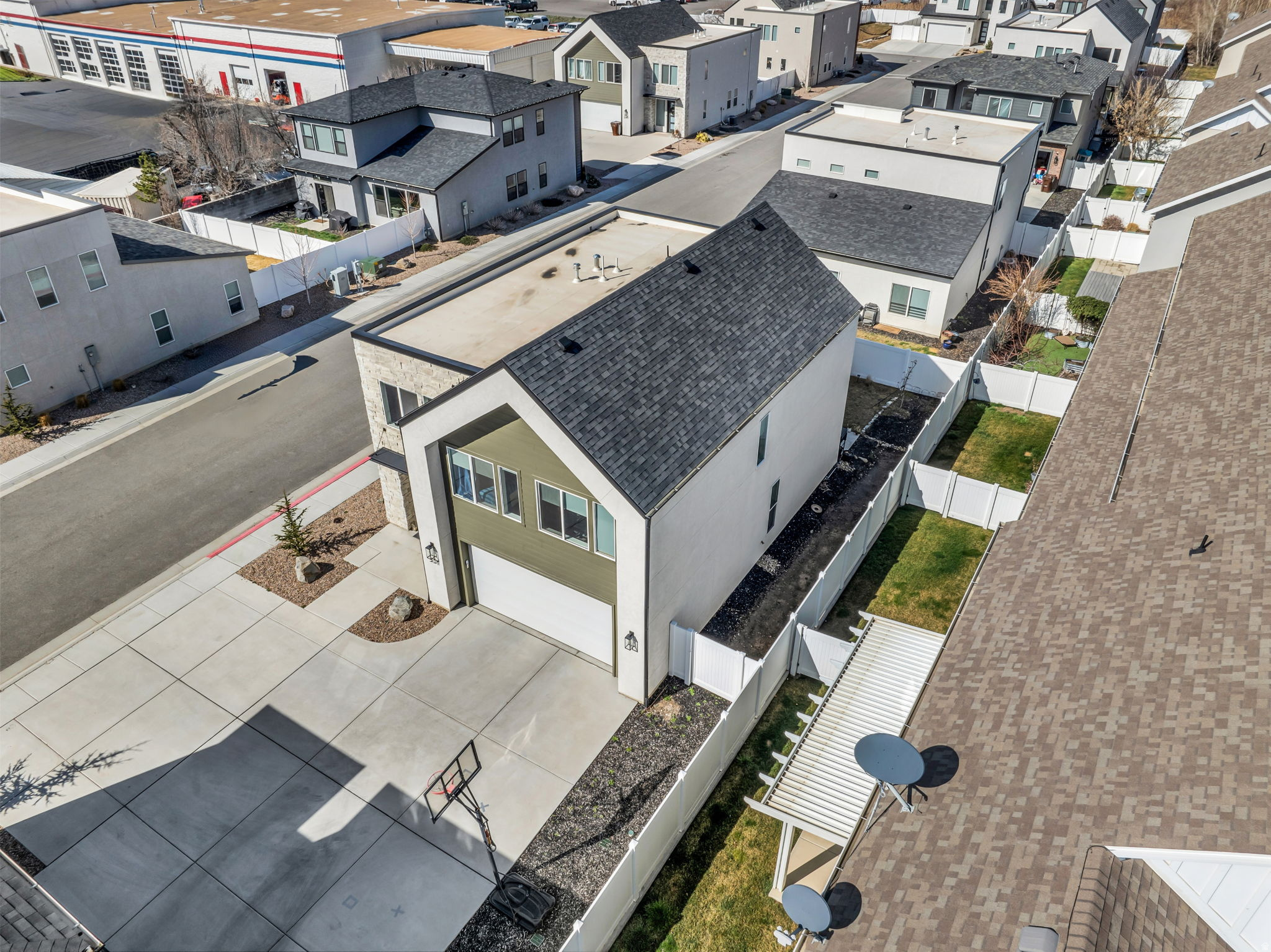 main property photo 27
