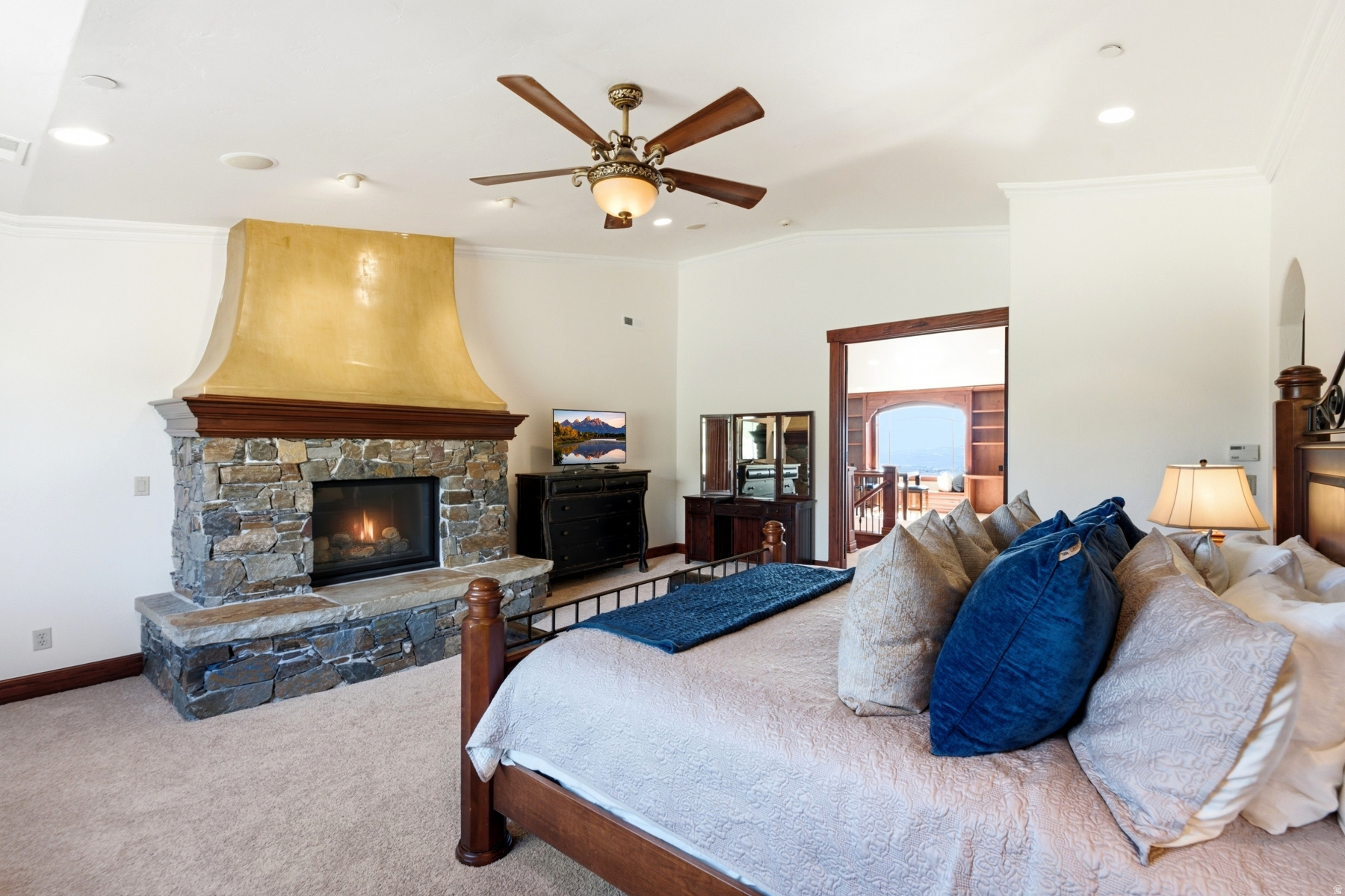 main property photo 32