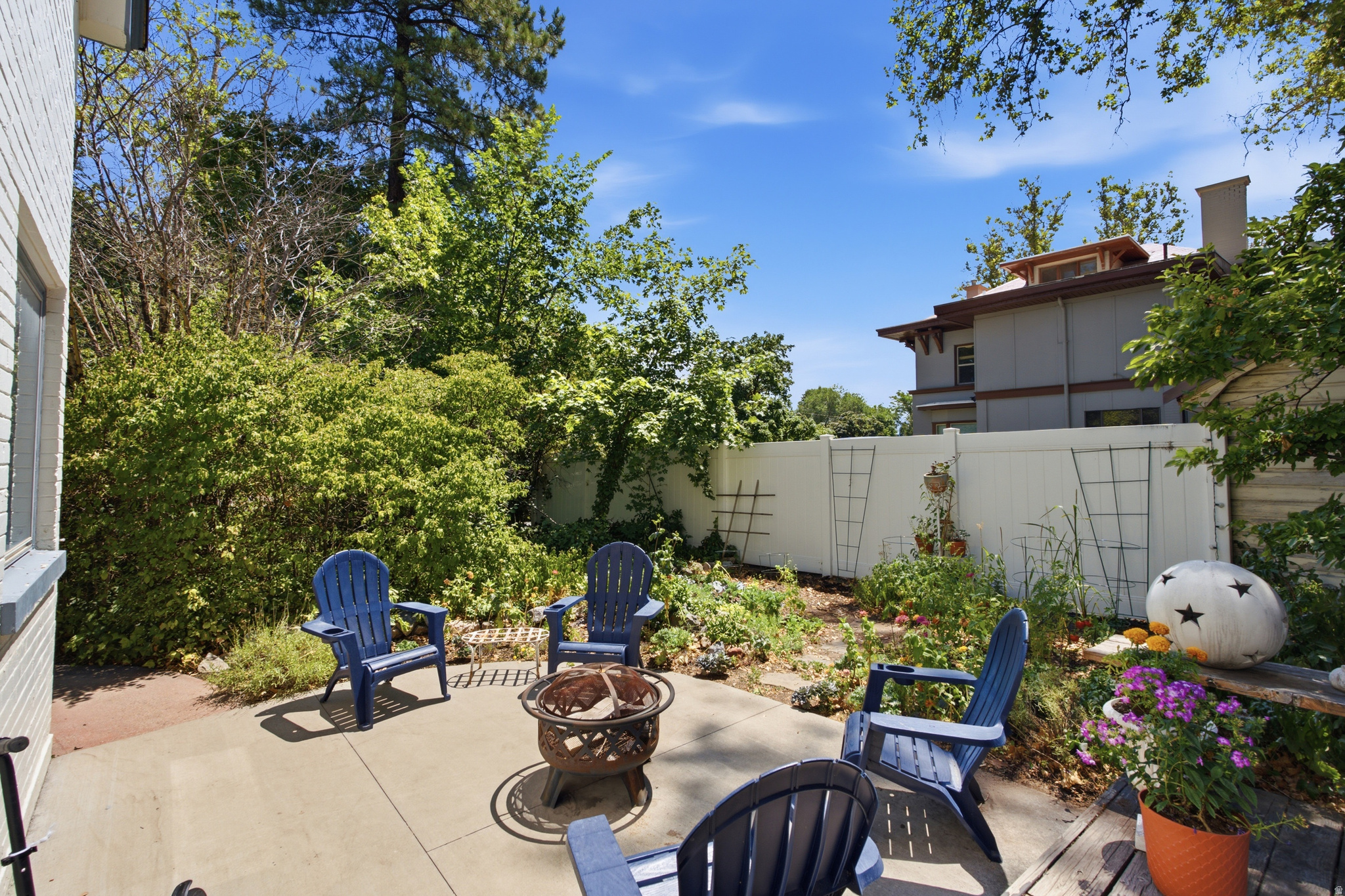 main property photo 12