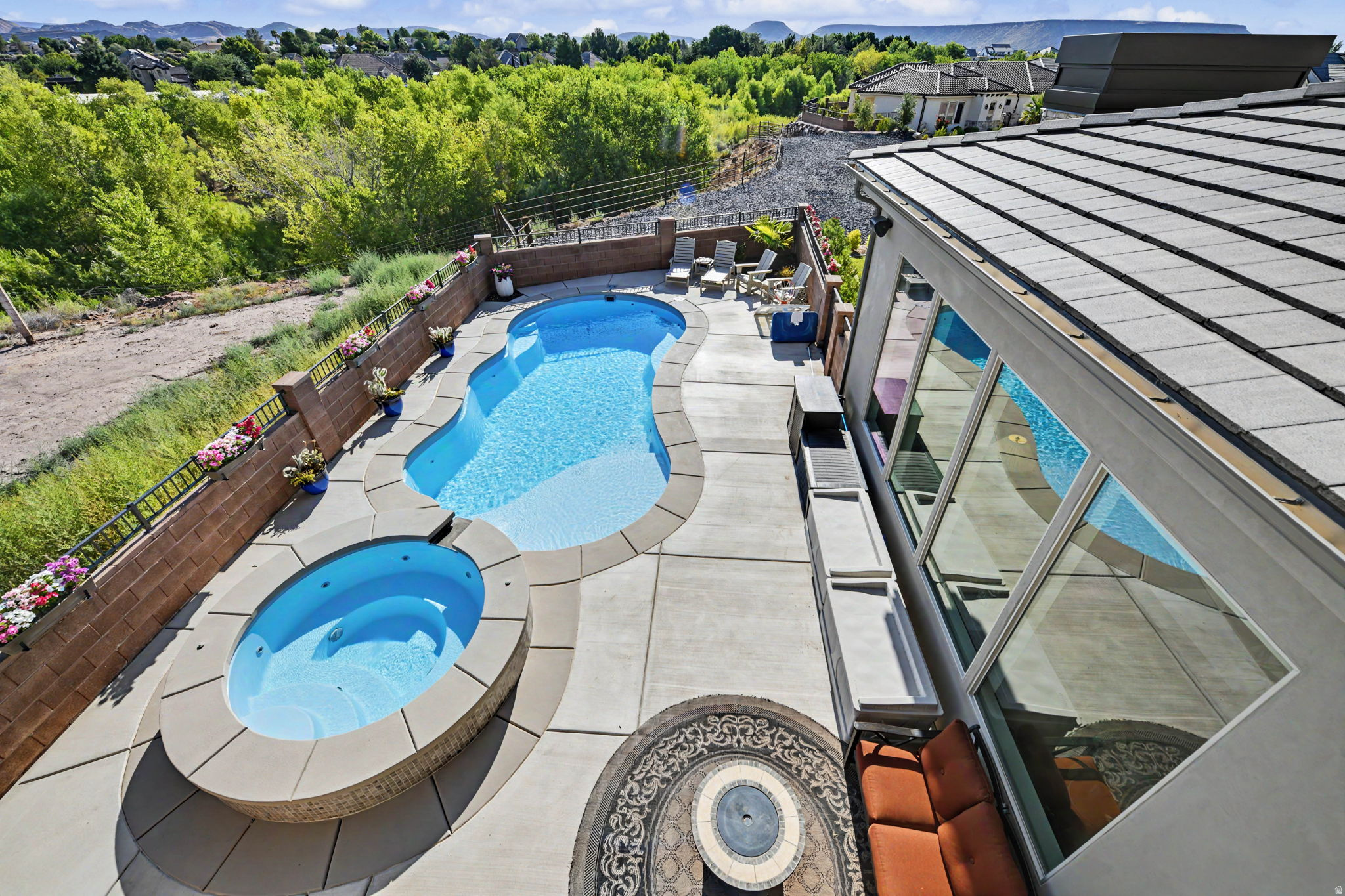 main property photo 51