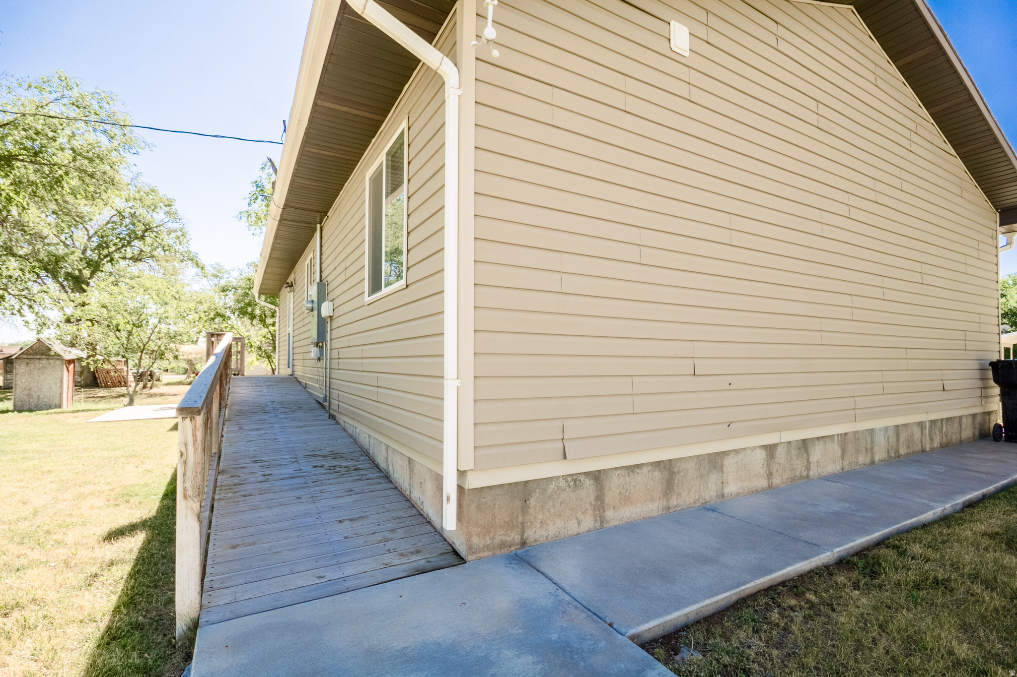 main property photo 23